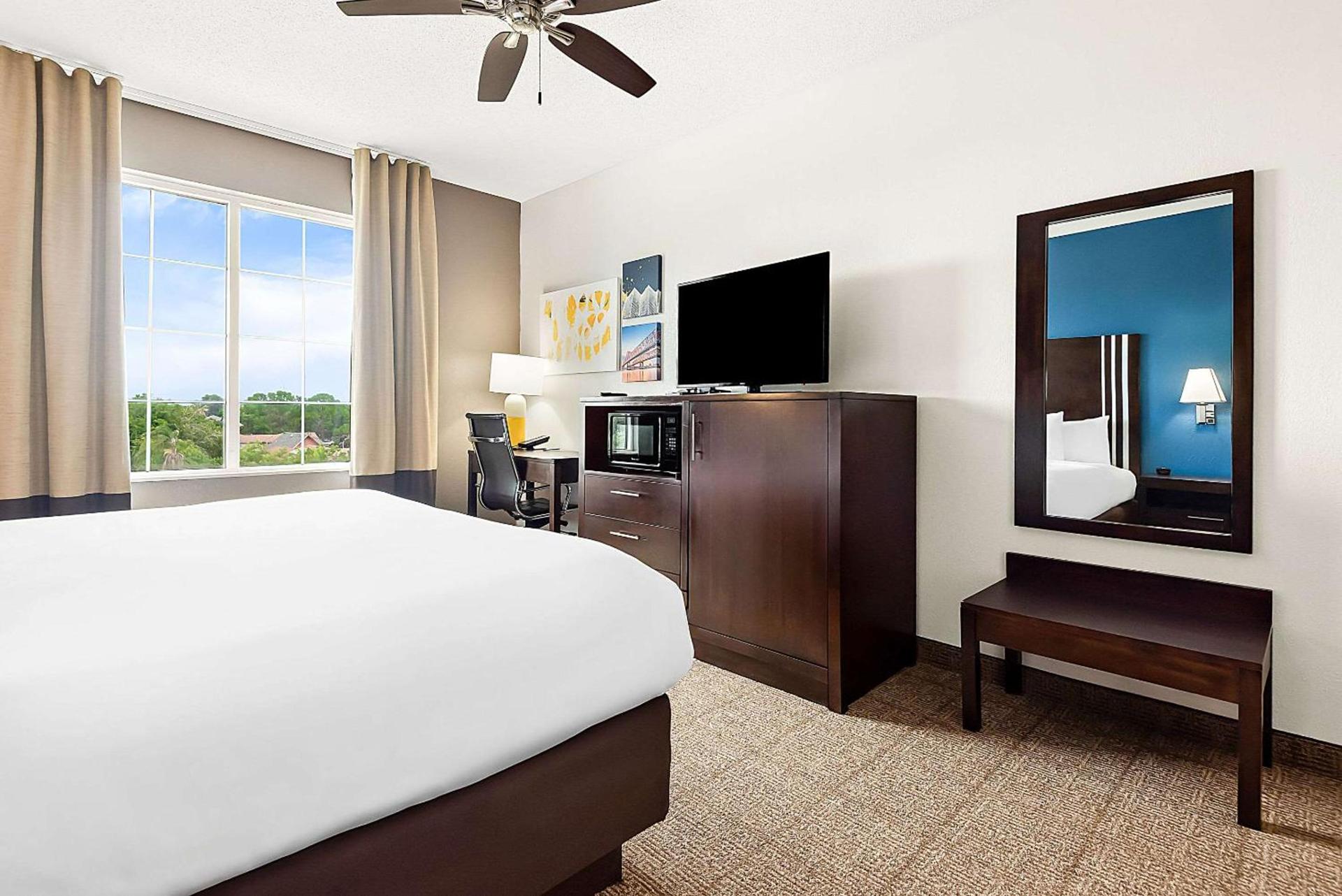 Comfort Suites New Orleans East photo 9