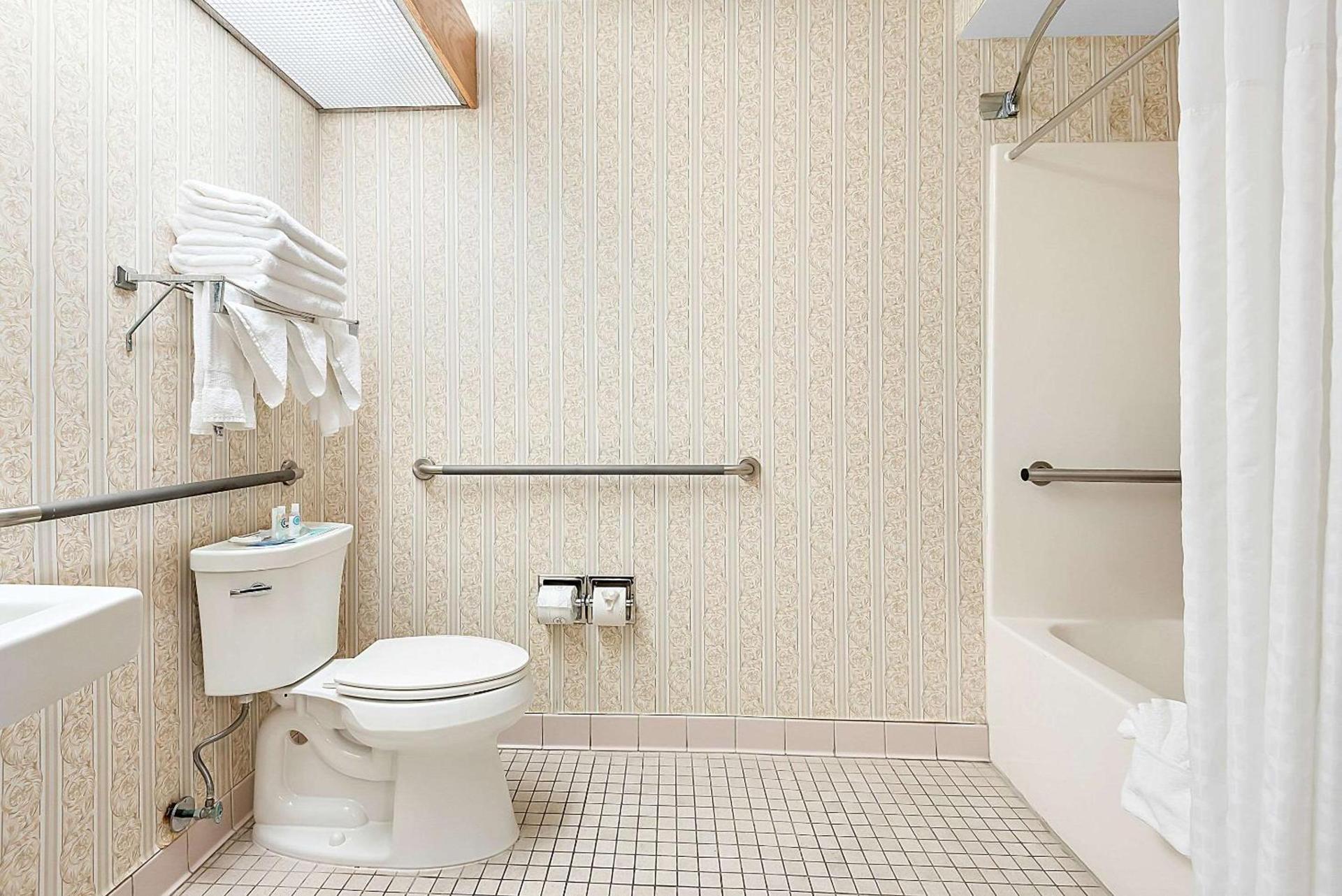 Comfort Suites New Orleans East photo 10