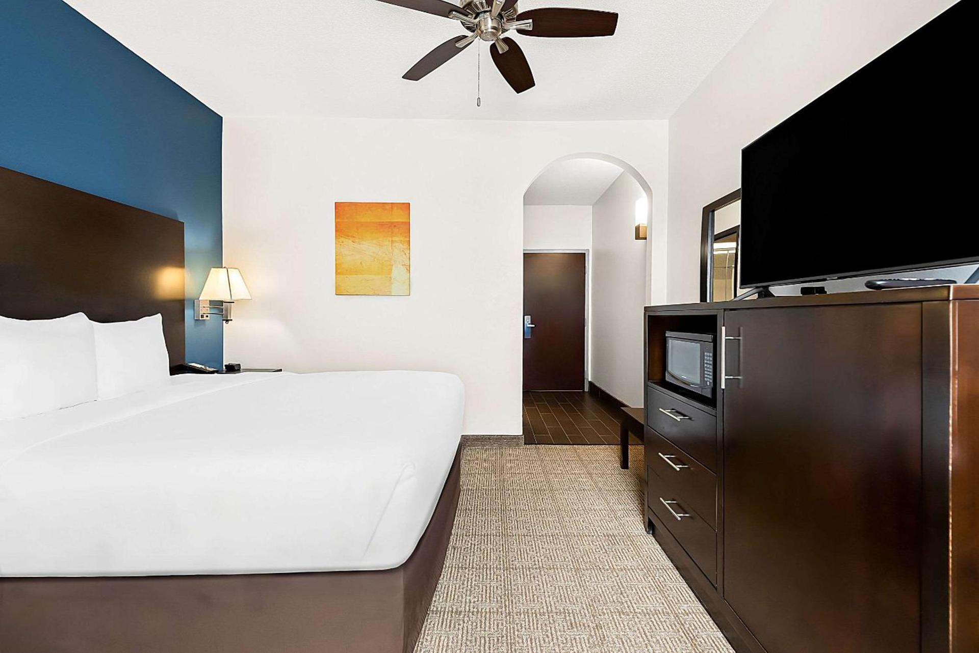Comfort Suites New Orleans East photo 13