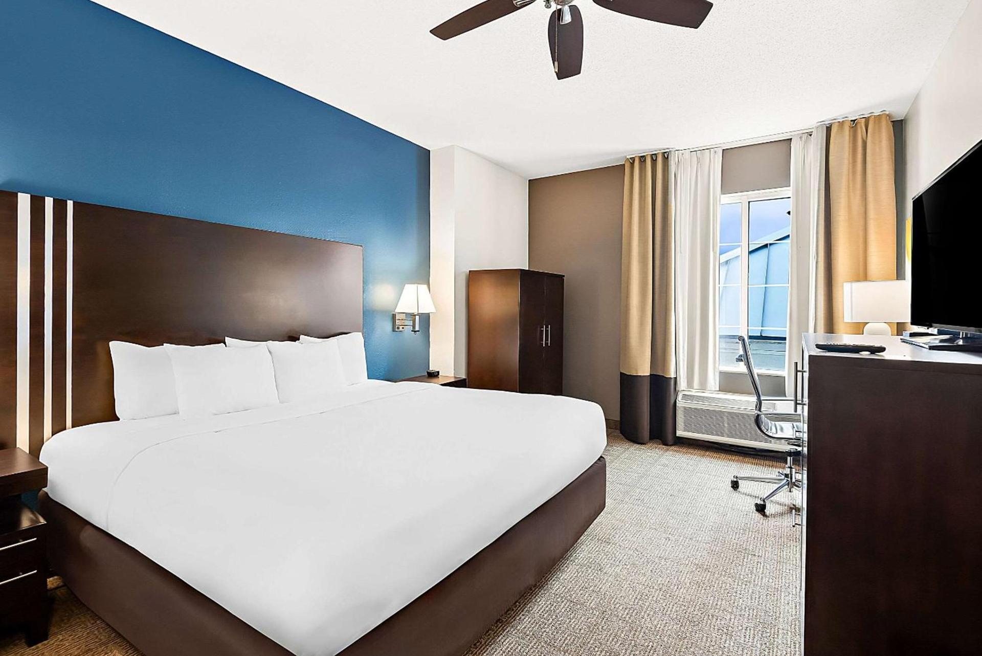 Comfort Suites New Orleans East photo 15