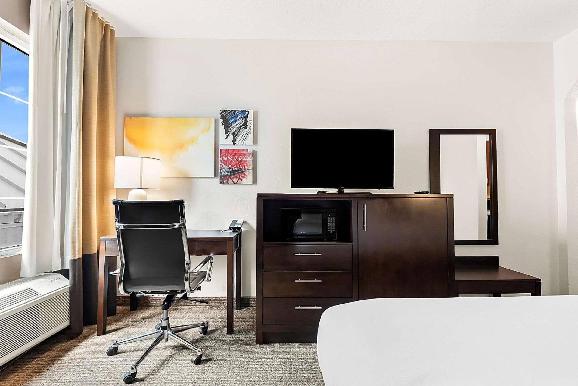 Comfort Suites New Orleans East photo 17