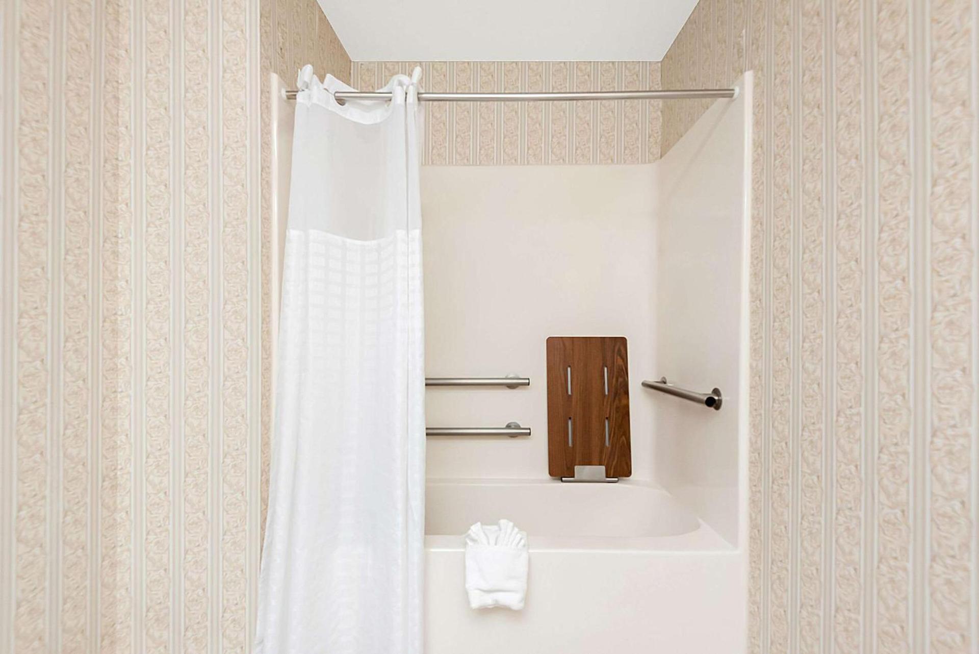 Comfort Suites New Orleans East photo 20