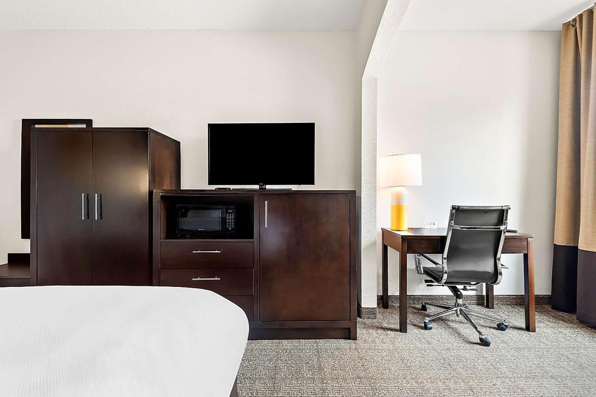 Comfort Suites New Orleans East photo 22