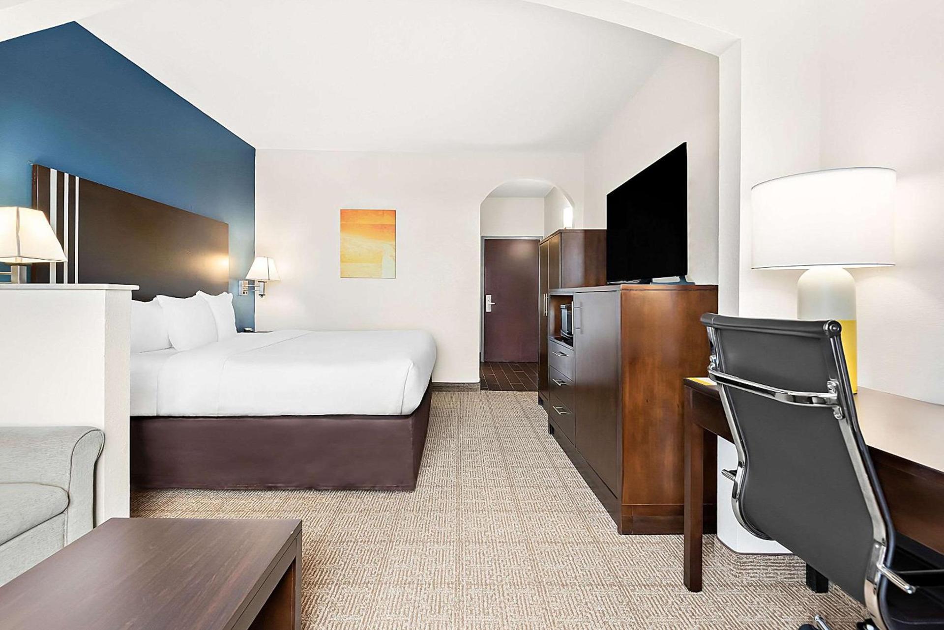 Comfort Suites New Orleans East photo 25