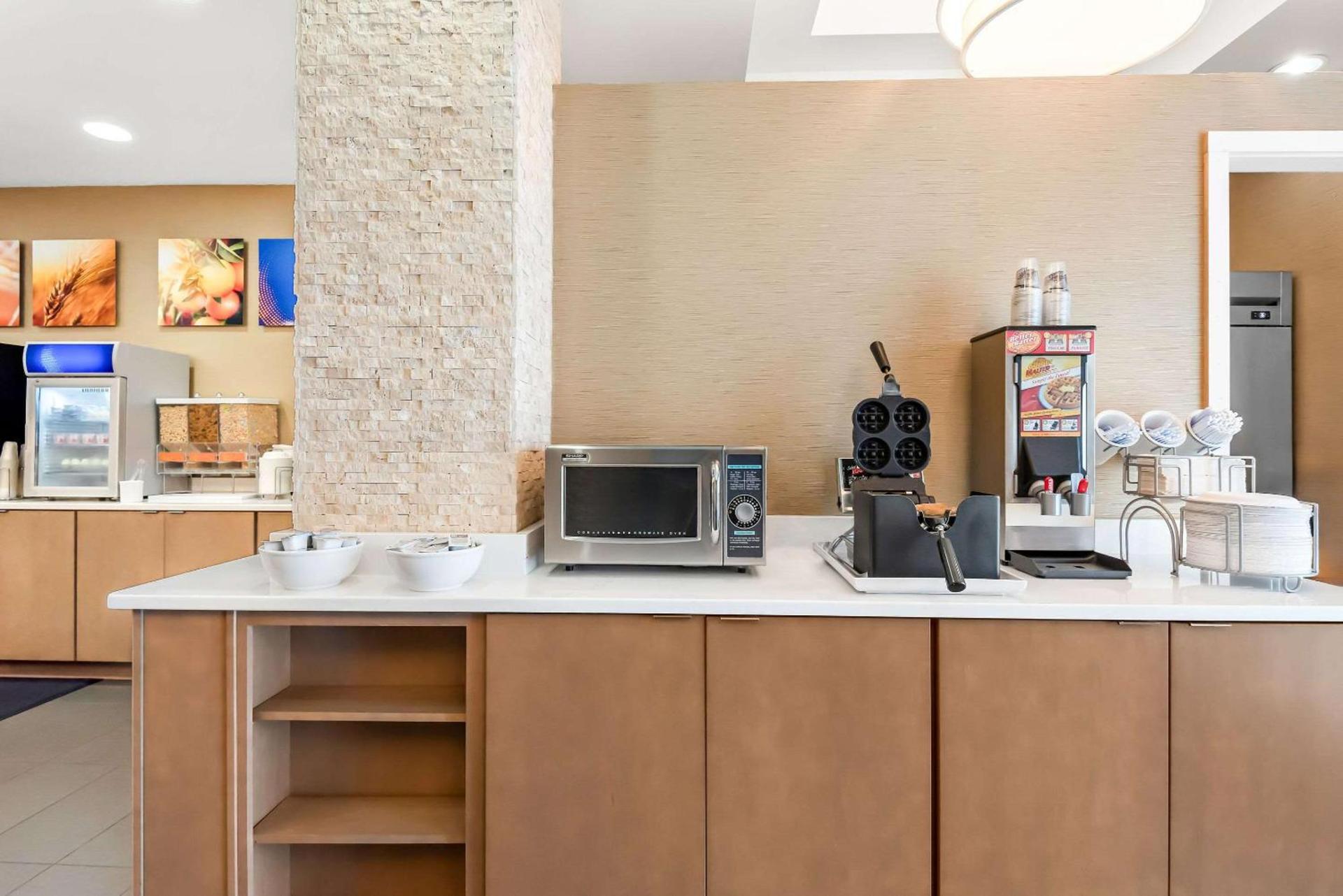Comfort Suites New Orleans East photo 43