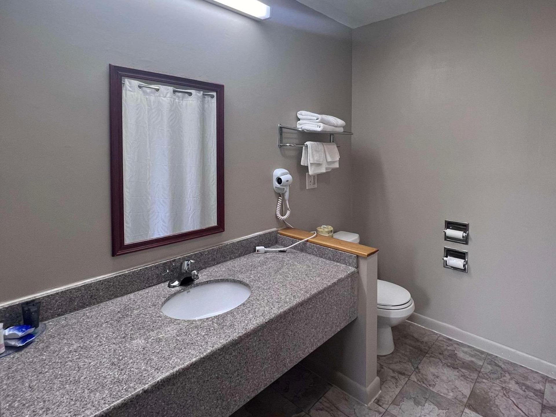 Rodeway Inn & Suites Hershey Chocolate Avenue photo 10