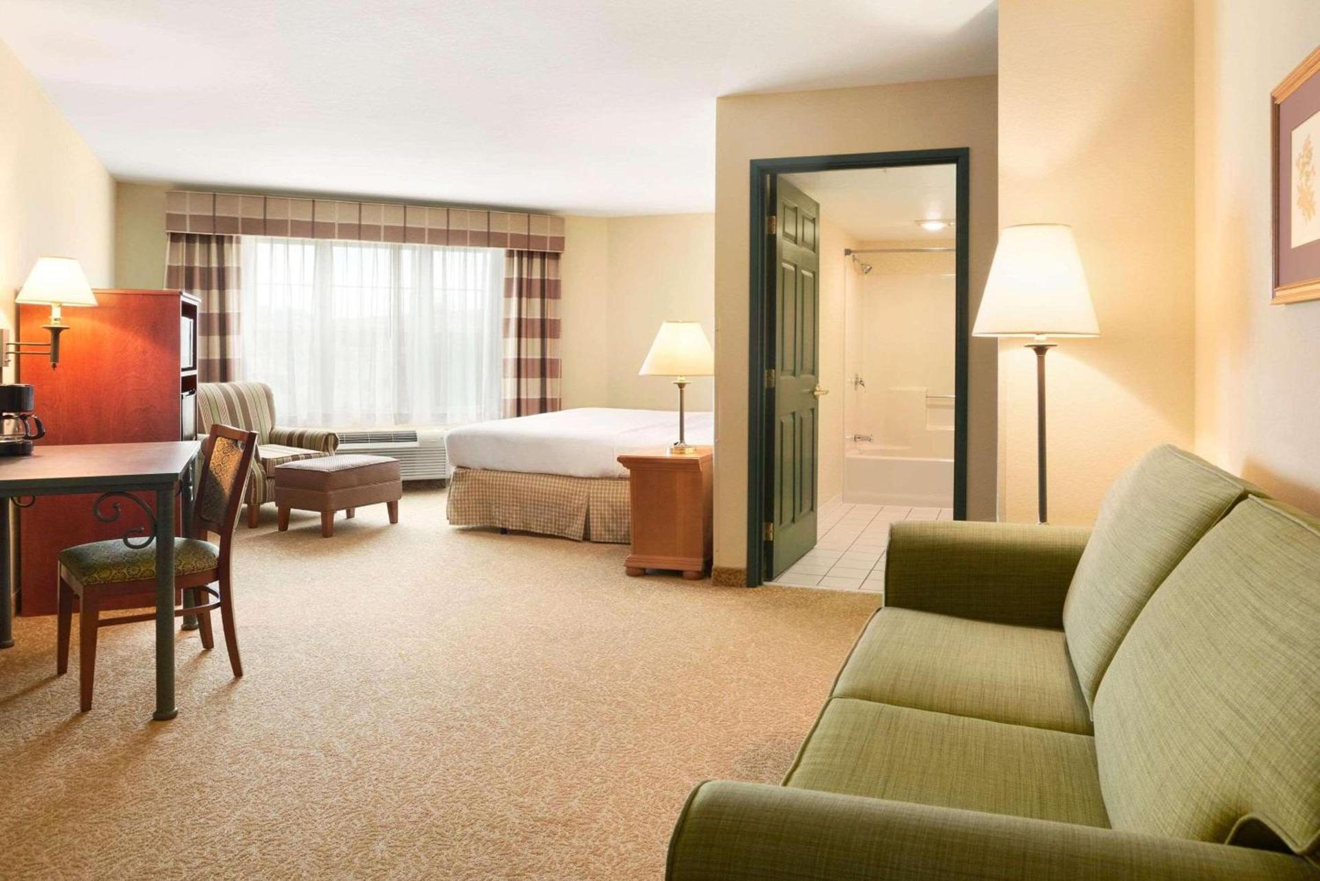 Country Inn & Suites by Radisson, Beckley, WV photo 6