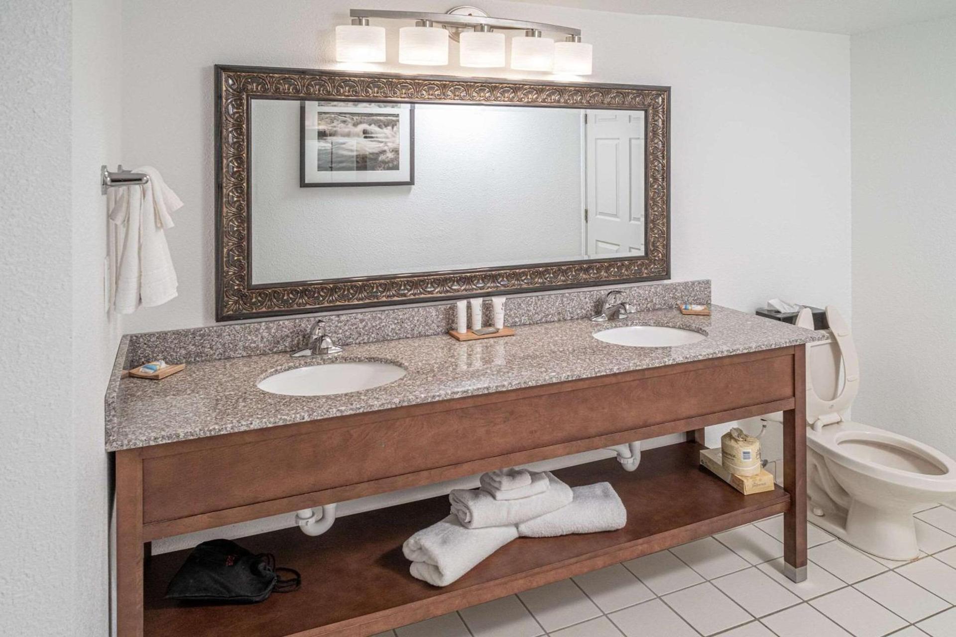 Country Inn & Suites by Radisson, Beckley, WV photo 12