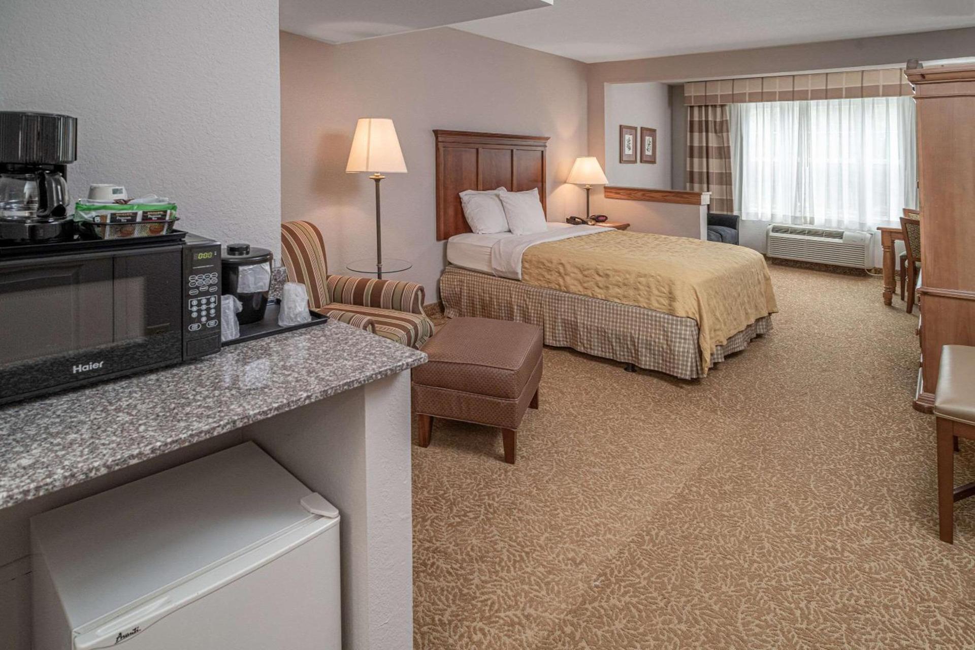 Country Inn & Suites by Radisson, Beckley, WV photo 13