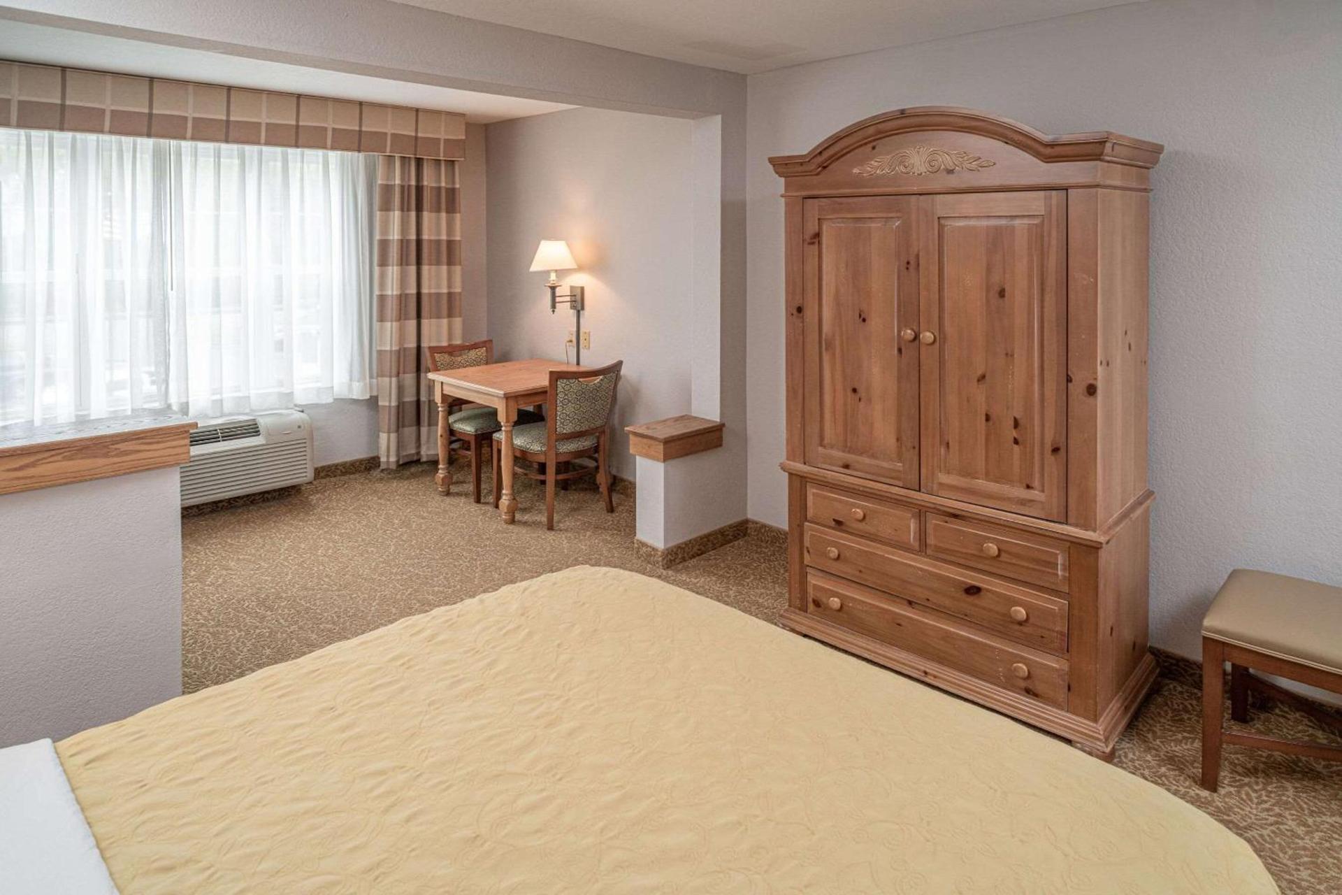 Country Inn & Suites by Radisson, Beckley, WV photo 14