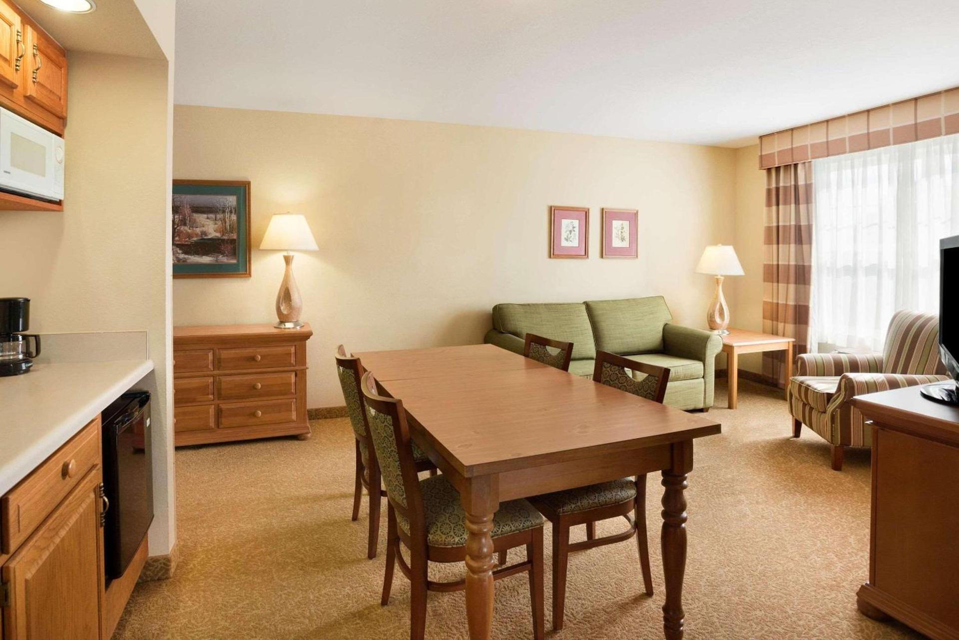 Country Inn & Suites by Radisson, Beckley, WV photo 19