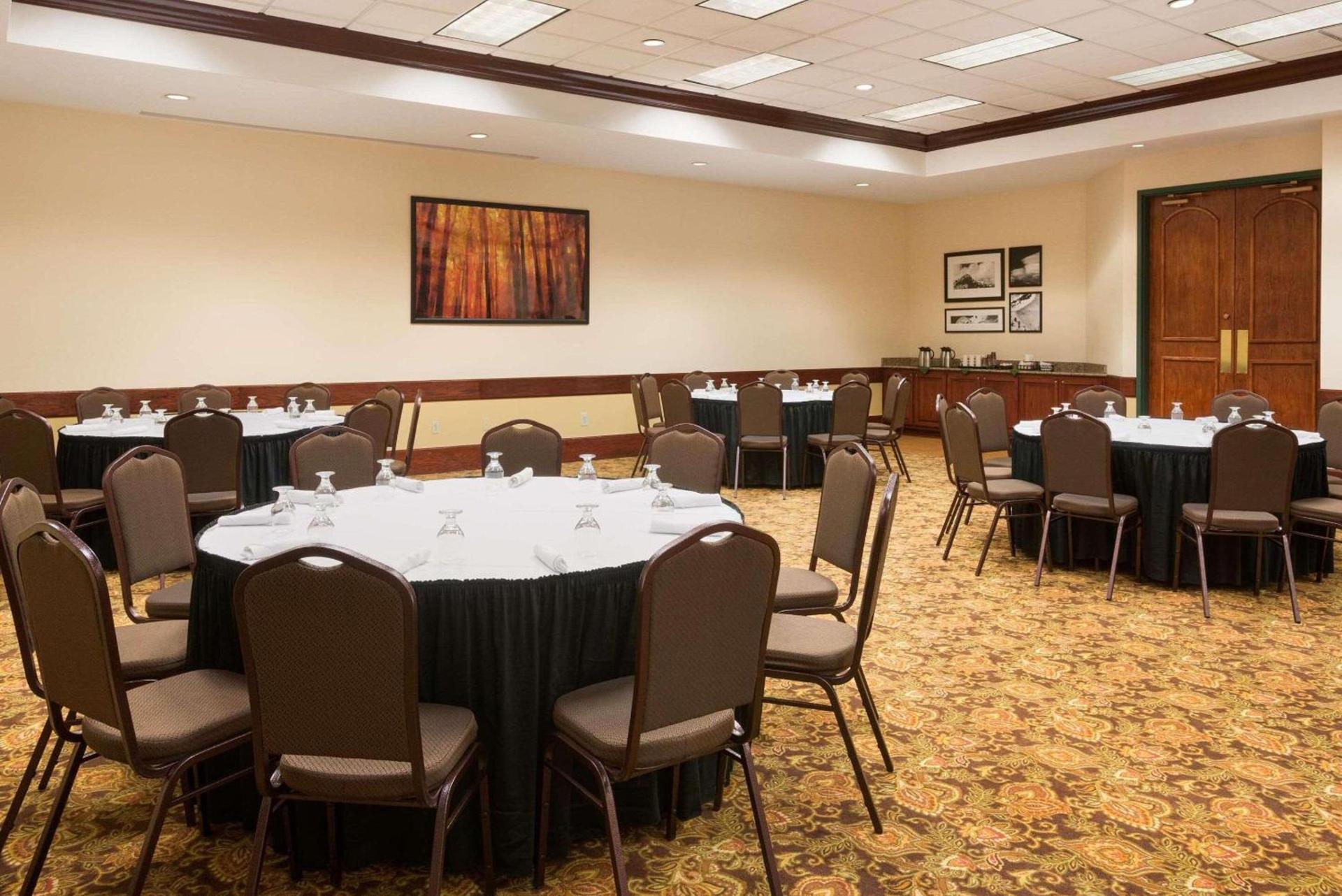 Country Inn & Suites by Radisson, Beckley, WV photo 26