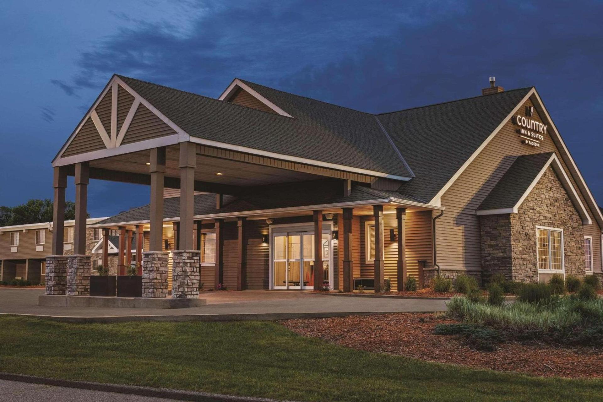 Country Inn & Suites by Radisson, Woodbury, MN photo 2