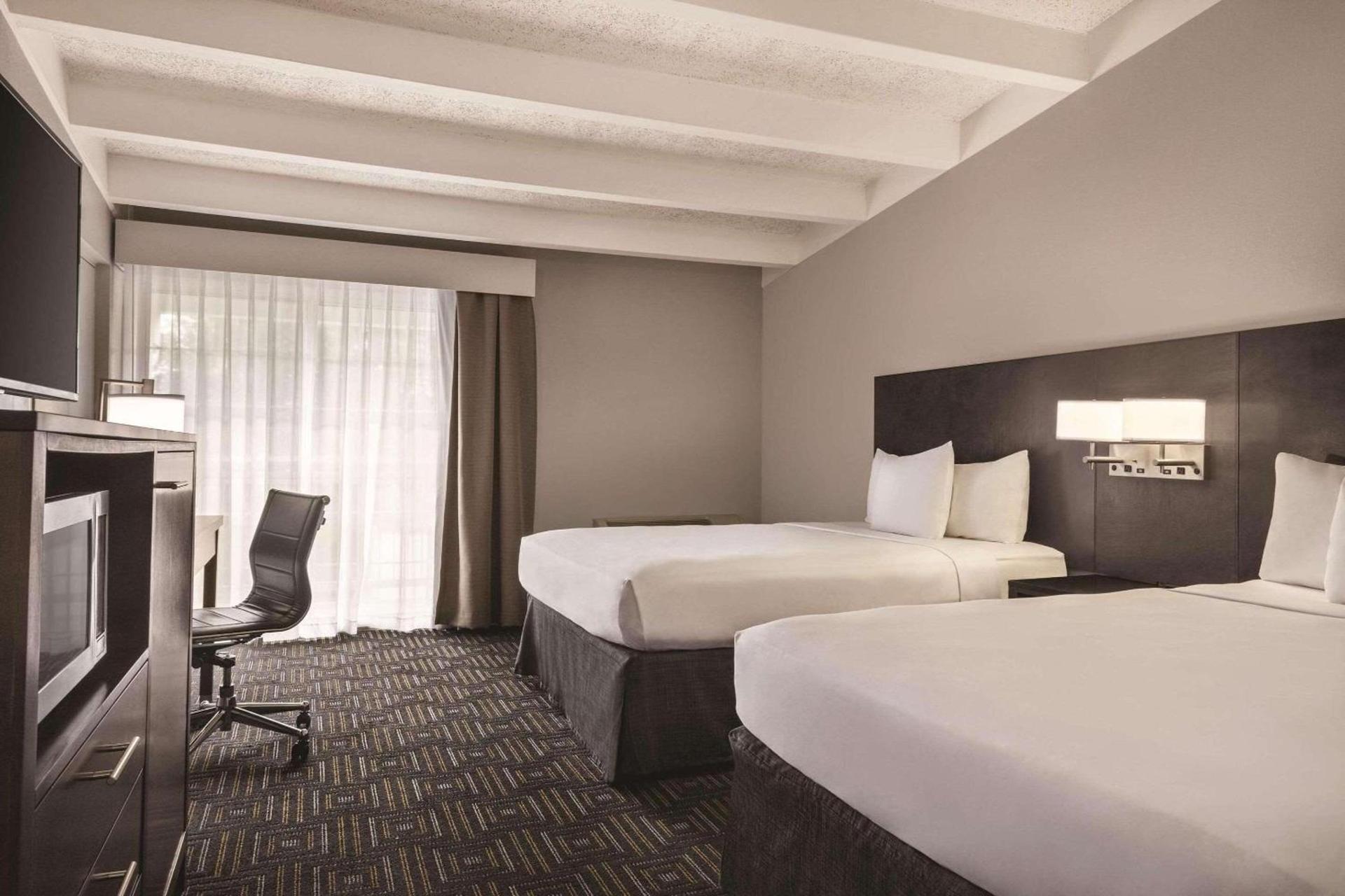 Country Inn & Suites by Radisson, Woodbury, MN photo 7