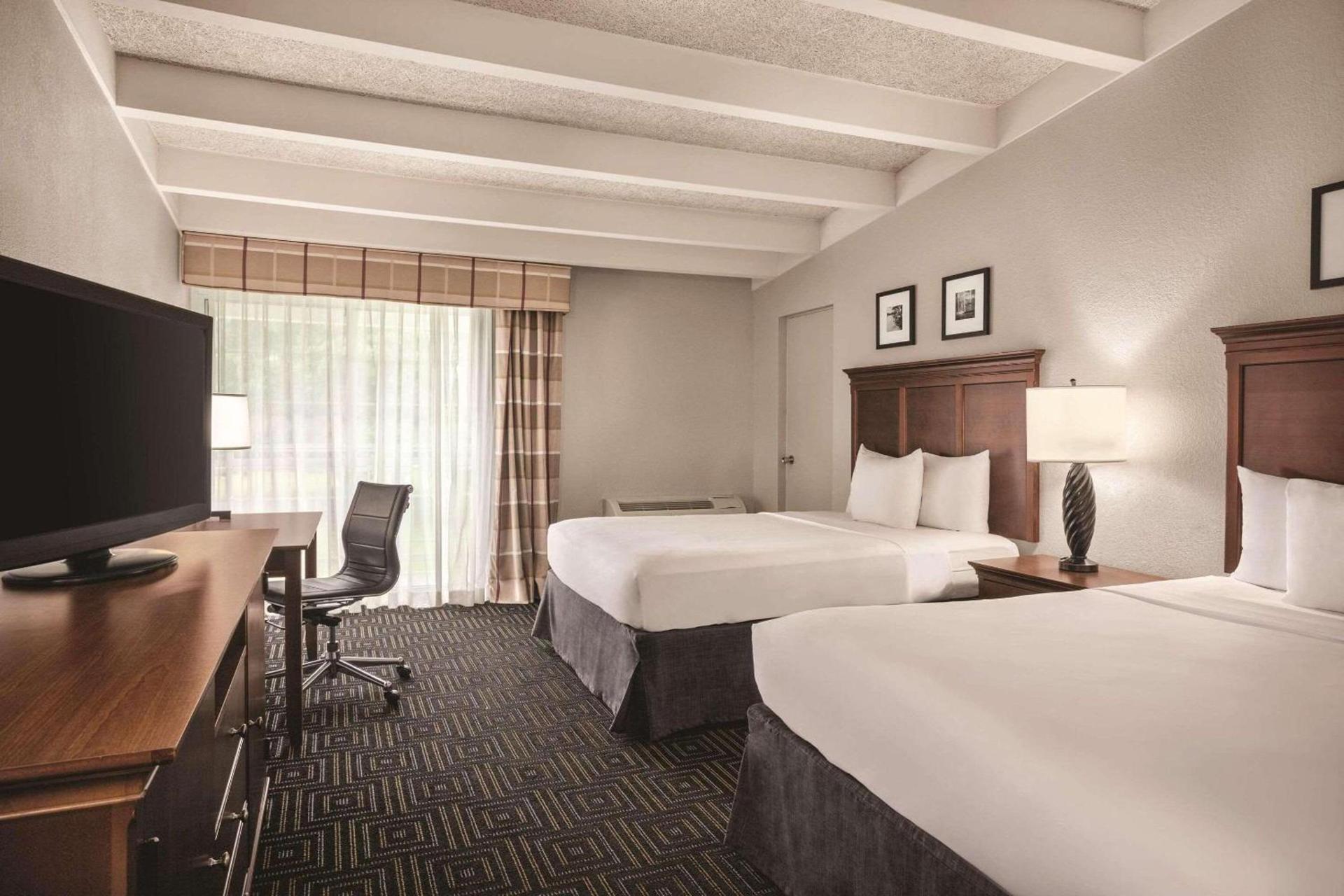 Country Inn & Suites by Radisson, Woodbury, MN photo 8