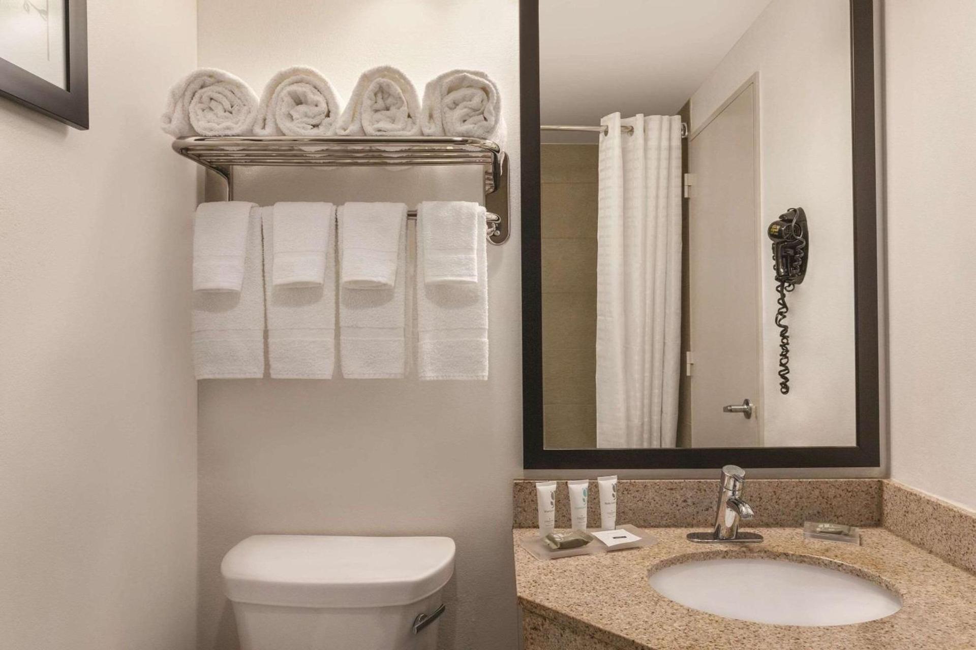Country Inn & Suites by Radisson, Woodbury, MN photo 9