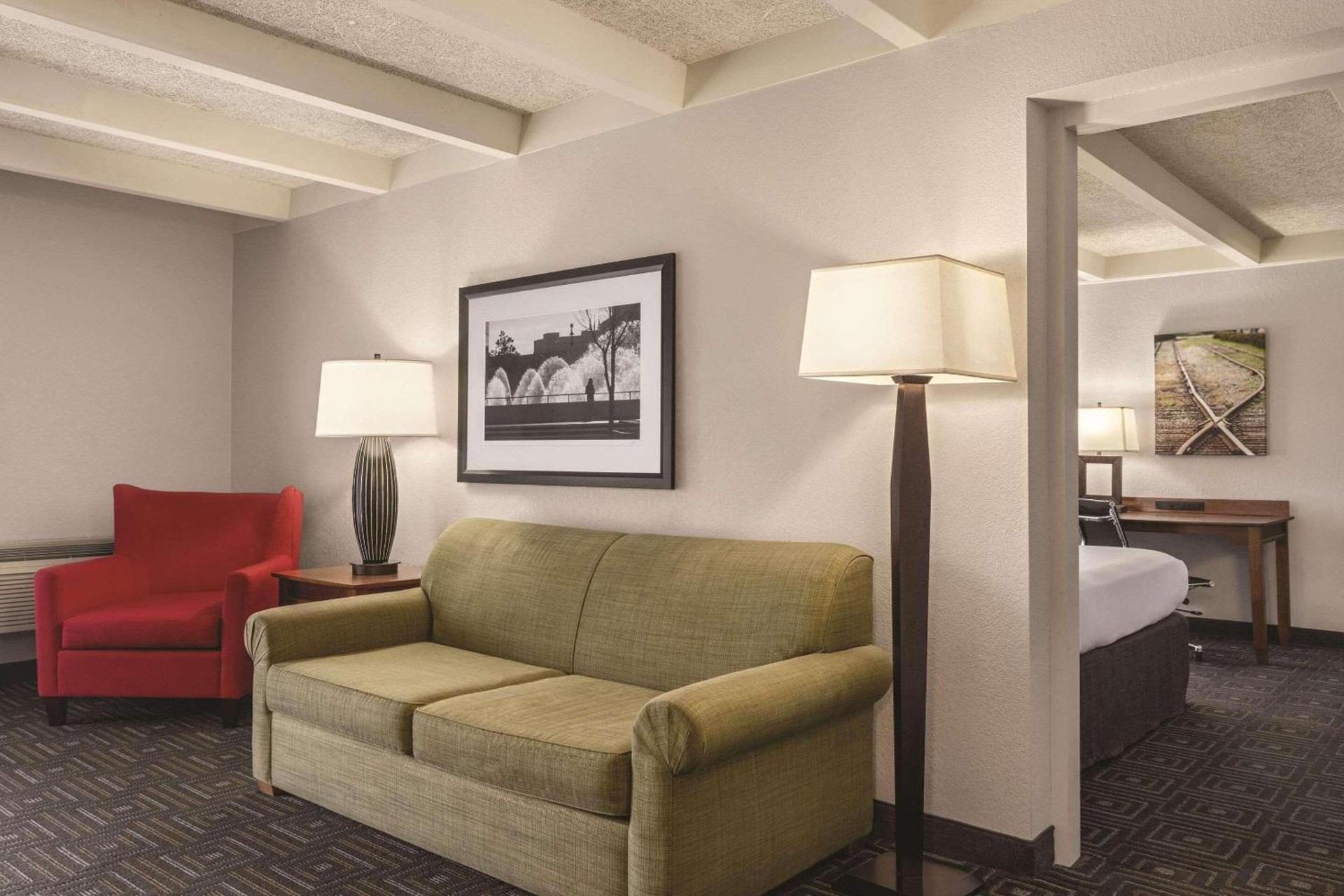 Country Inn & Suites by Radisson, Woodbury, MN photo 12