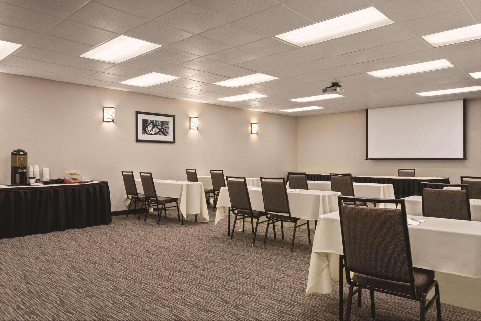Country Inn & Suites by Radisson, Woodbury, MN photo 20
