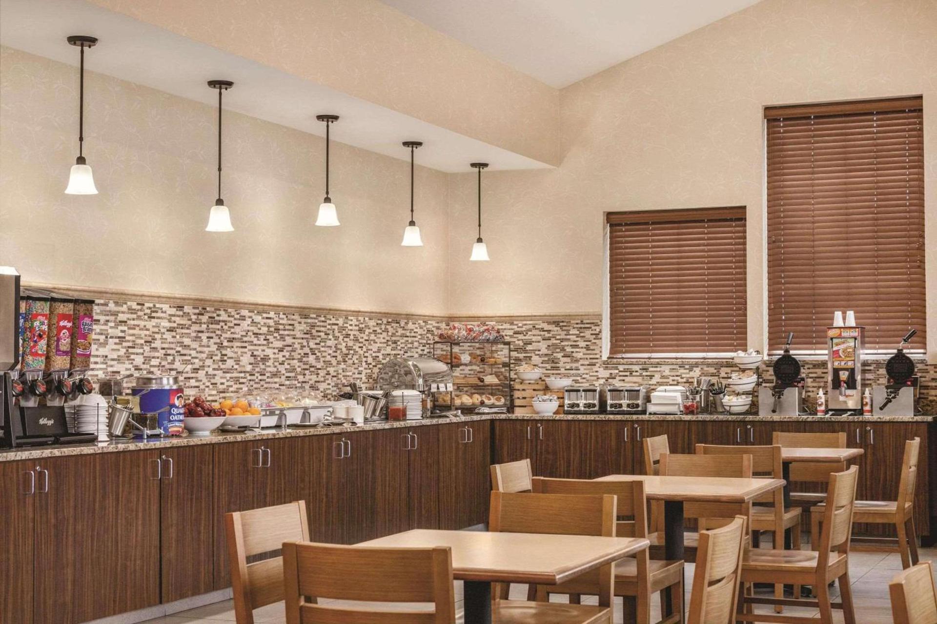 Country Inn & Suites by Radisson, Woodbury, MN photo 23