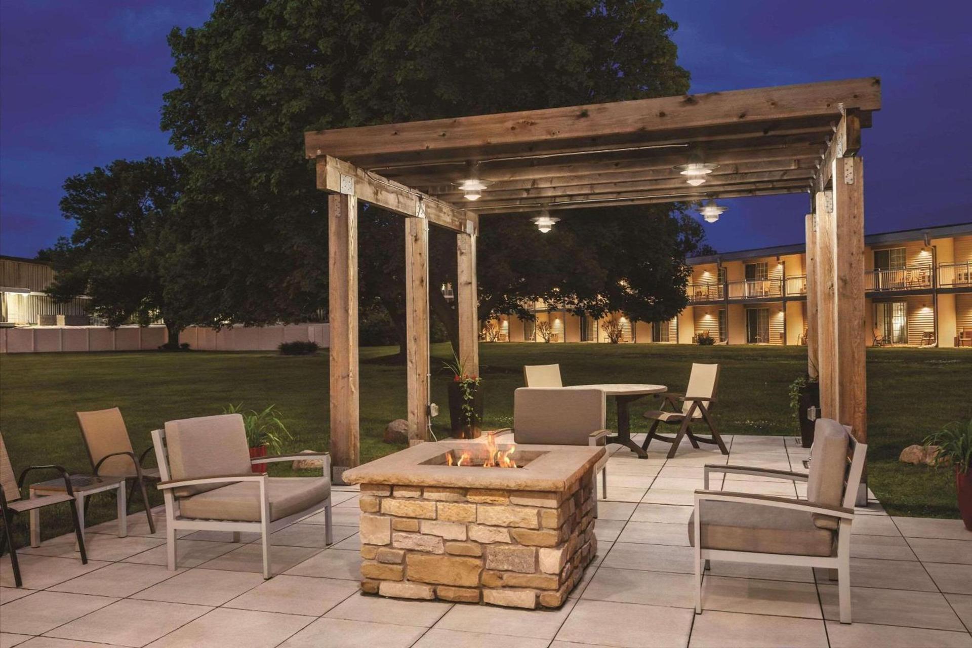 Country Inn & Suites by Radisson, Woodbury, MN photo 25