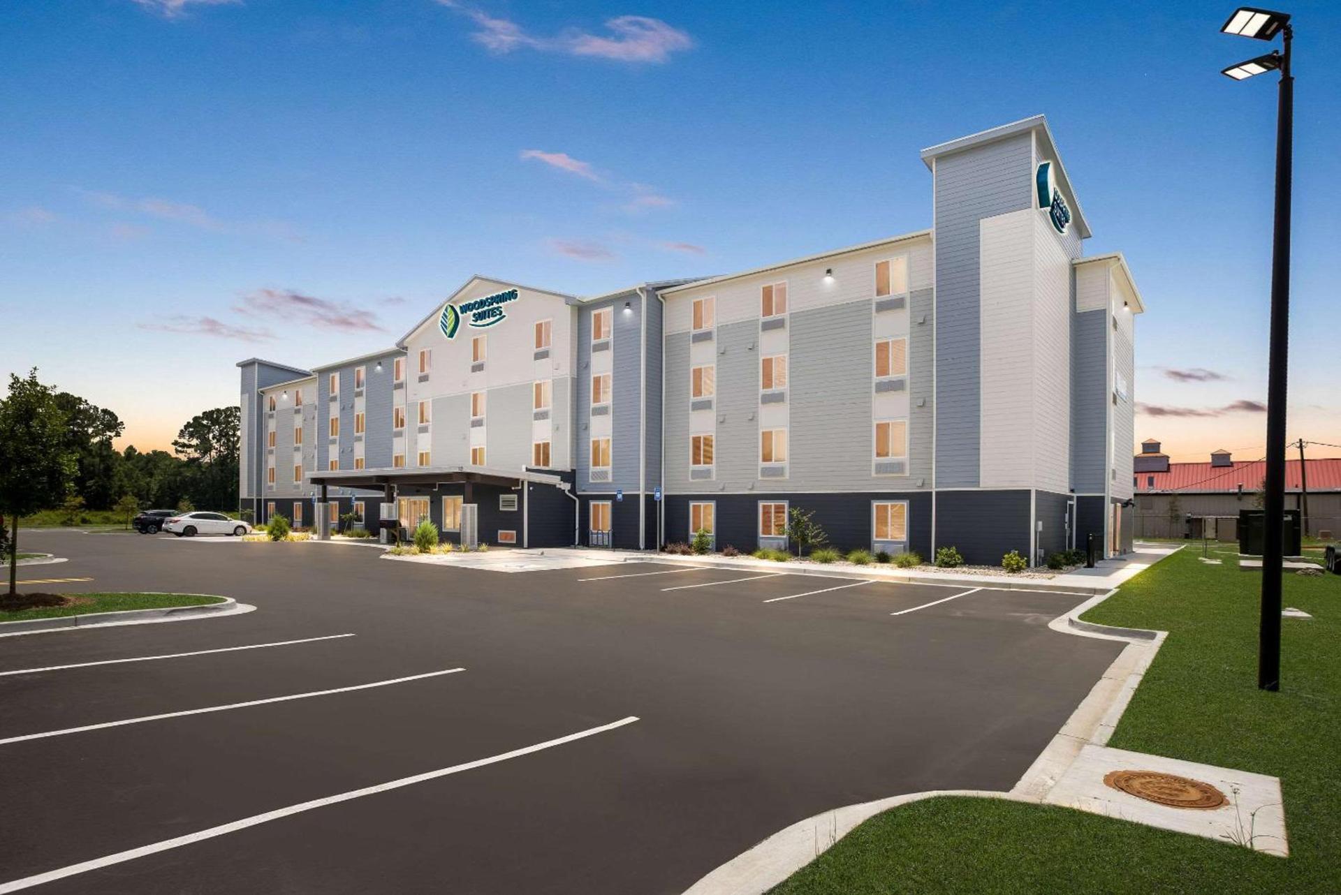 WoodSpring Suites Savannah West Chatham Parkway photo 2