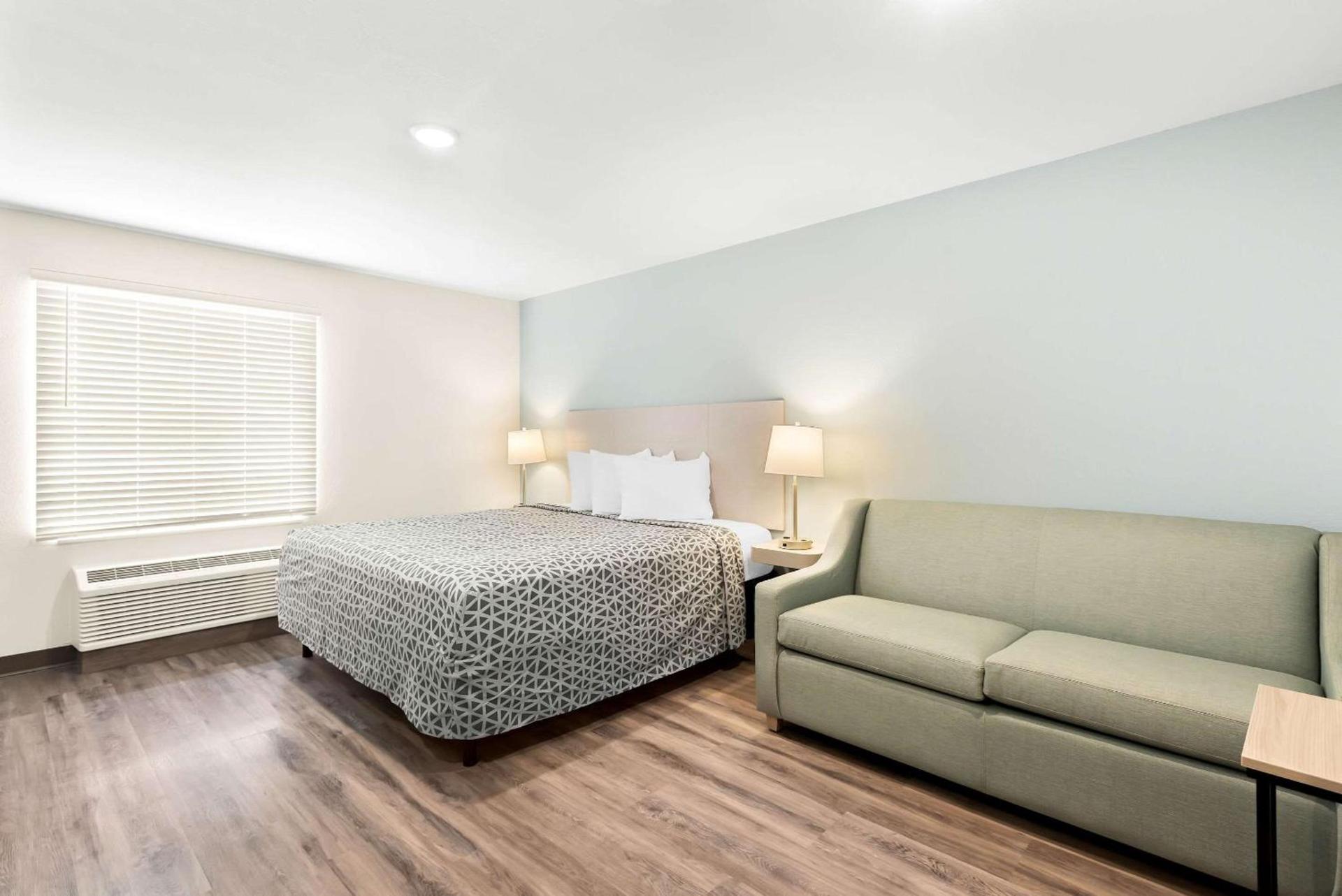 WoodSpring Suites Savannah West Chatham Parkway photo 6