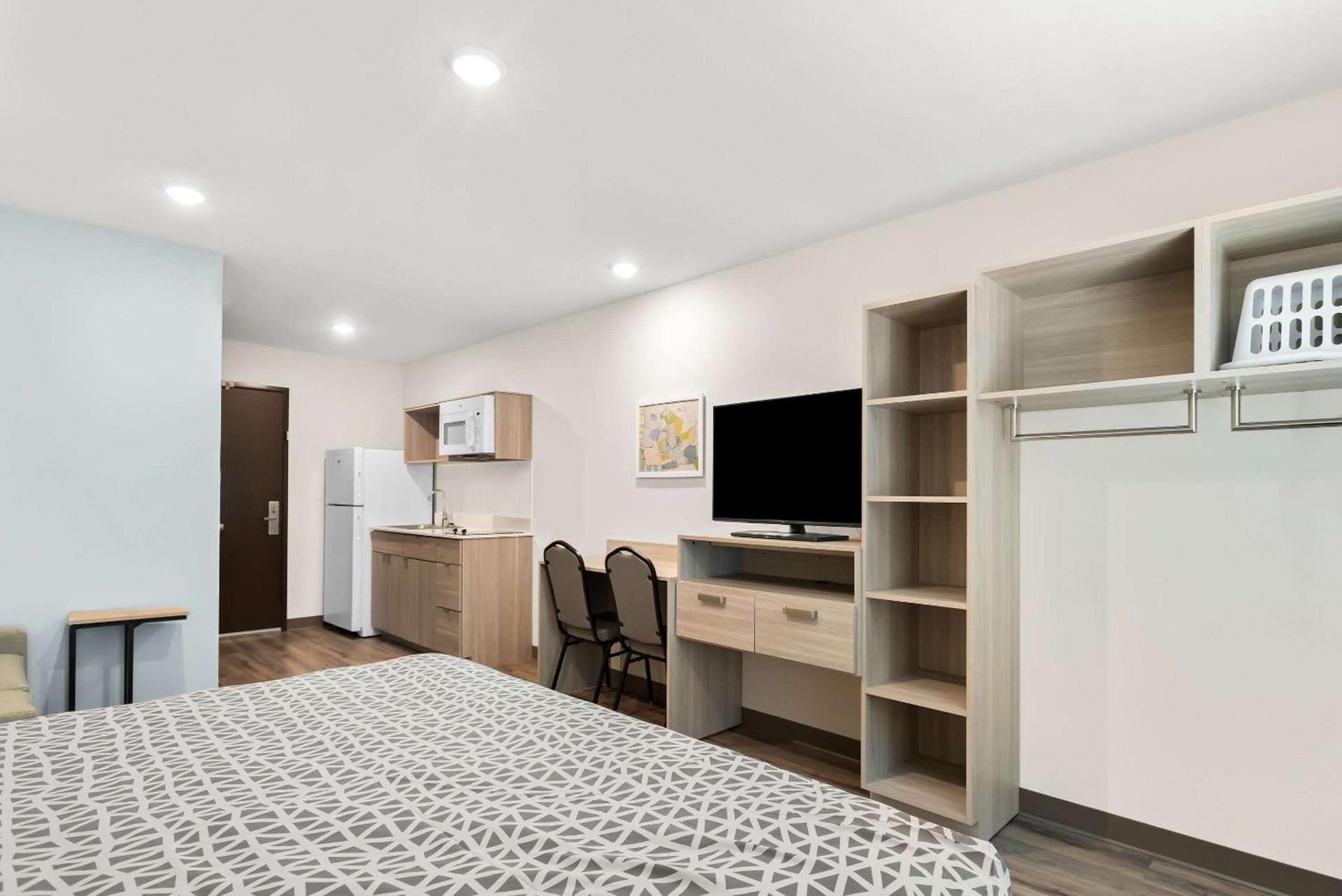 WoodSpring Suites Savannah West Chatham Parkway photo 8