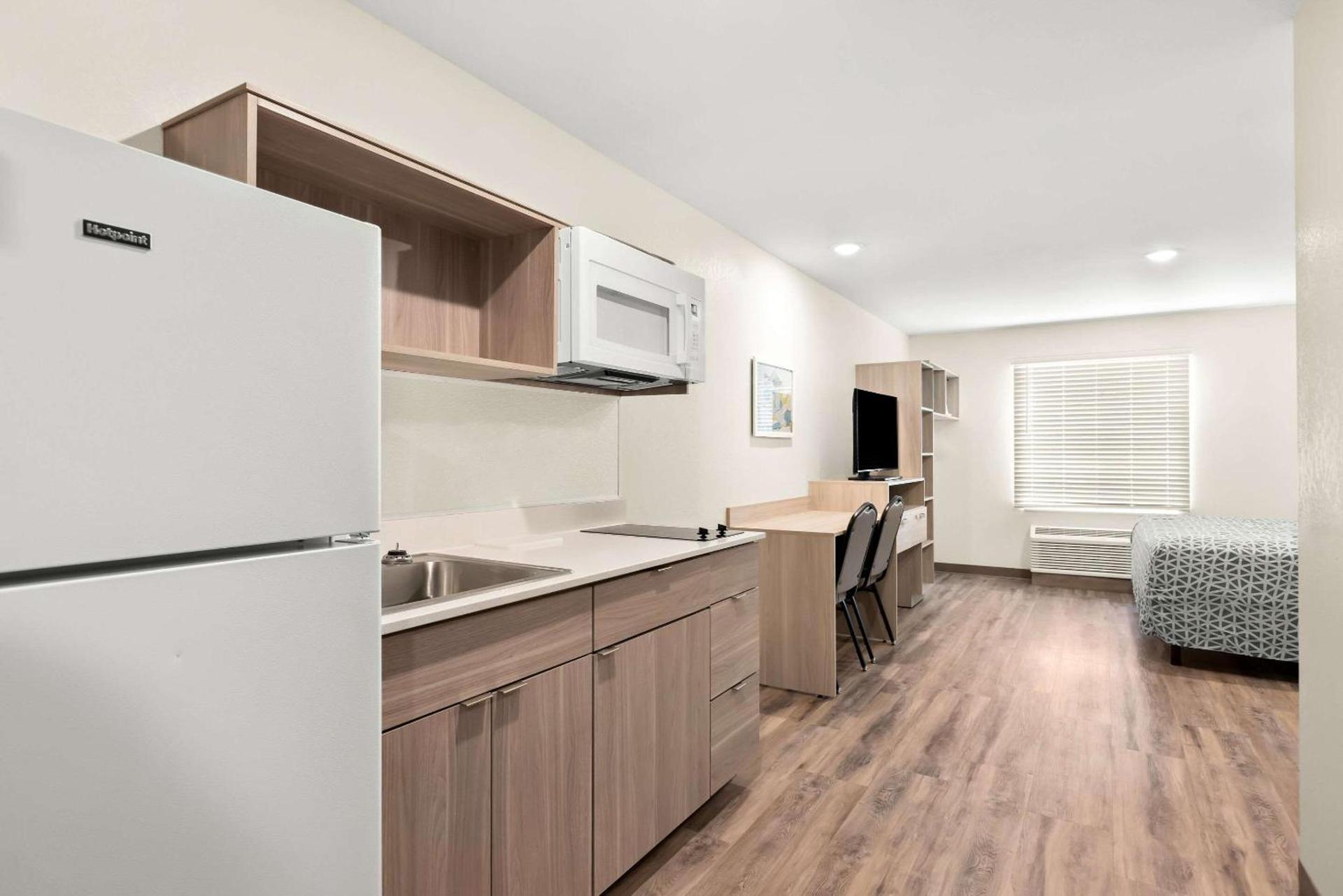 WoodSpring Suites Savannah West Chatham Parkway photo 9