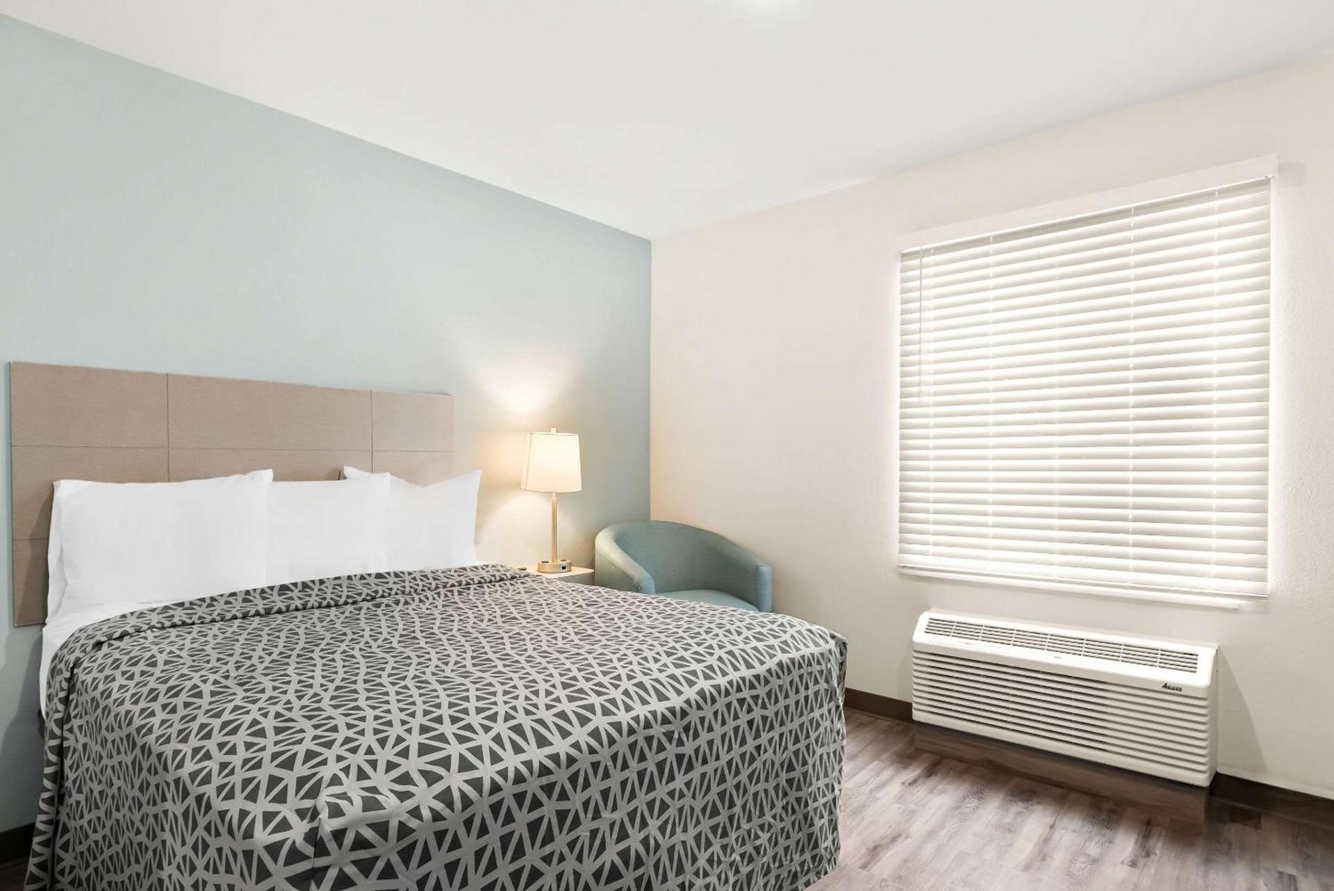 WoodSpring Suites Savannah West Chatham Parkway photo 10