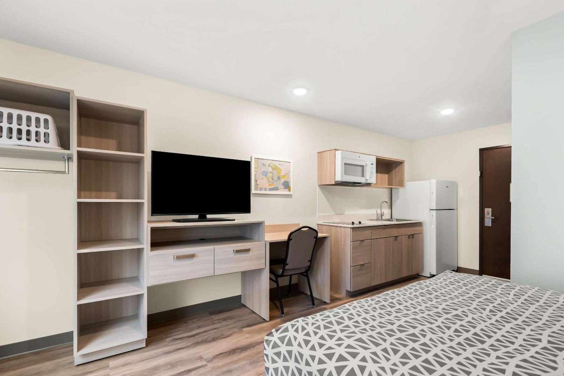 WoodSpring Suites Savannah West Chatham Parkway photo 12
