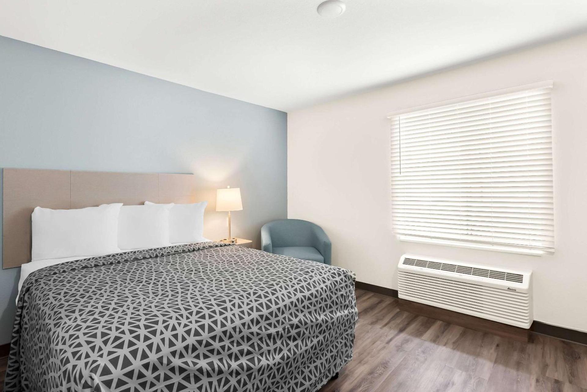 WoodSpring Suites Savannah West Chatham Parkway photo 13