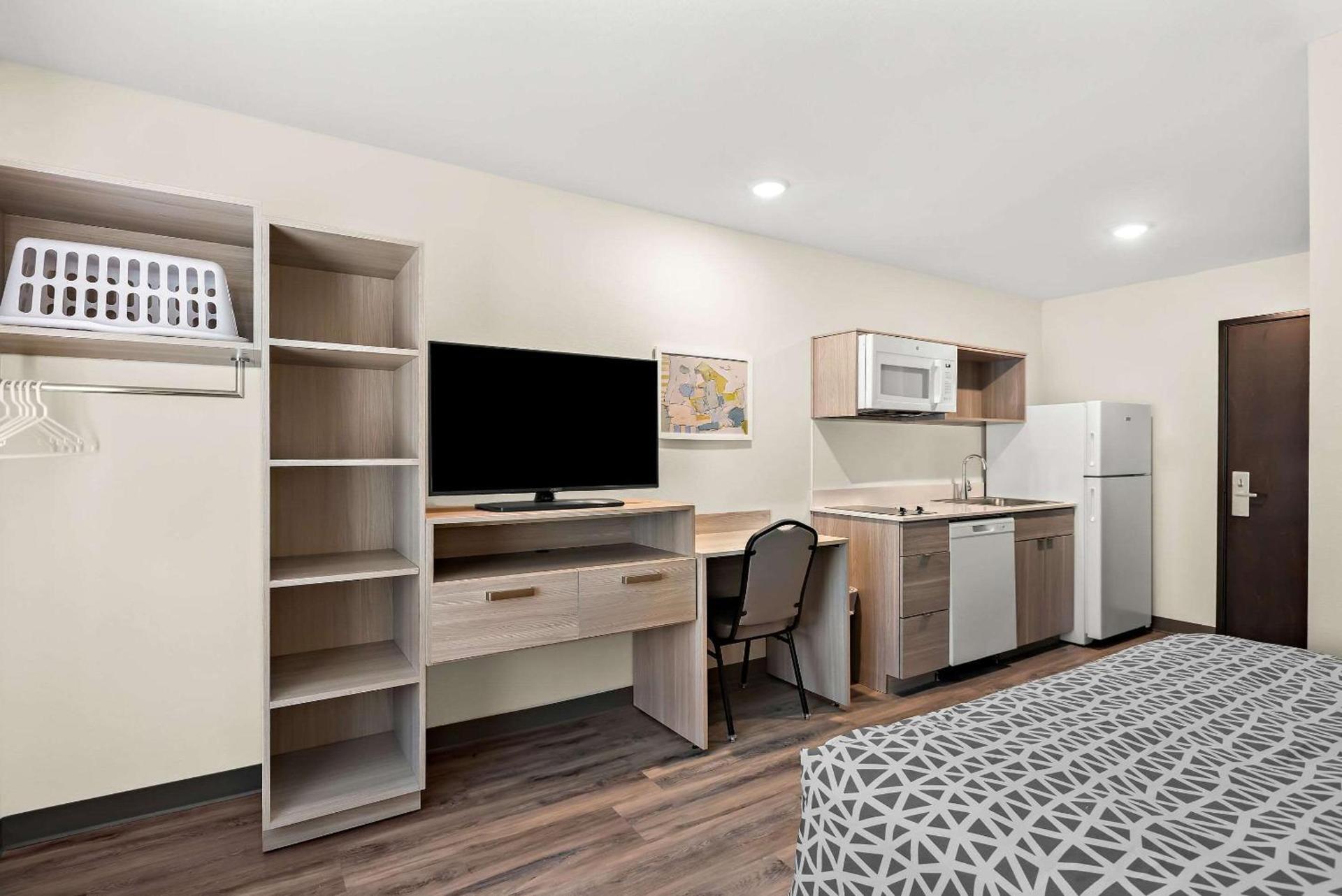 WoodSpring Suites Savannah West Chatham Parkway photo 14