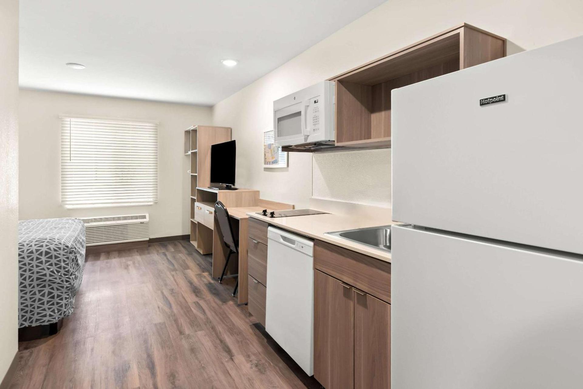 WoodSpring Suites Savannah West Chatham Parkway photo 15