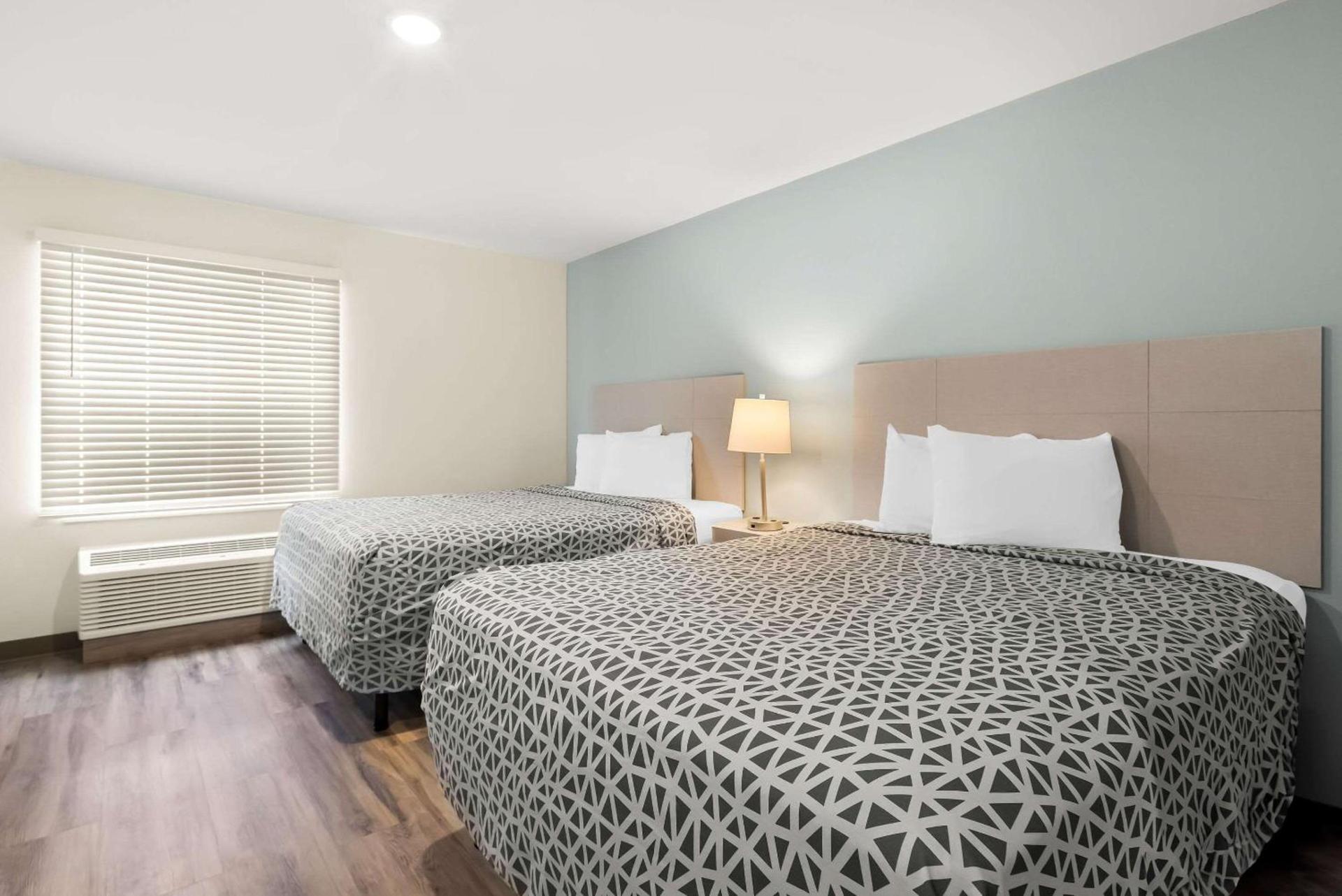 WoodSpring Suites Savannah West Chatham Parkway photo 16