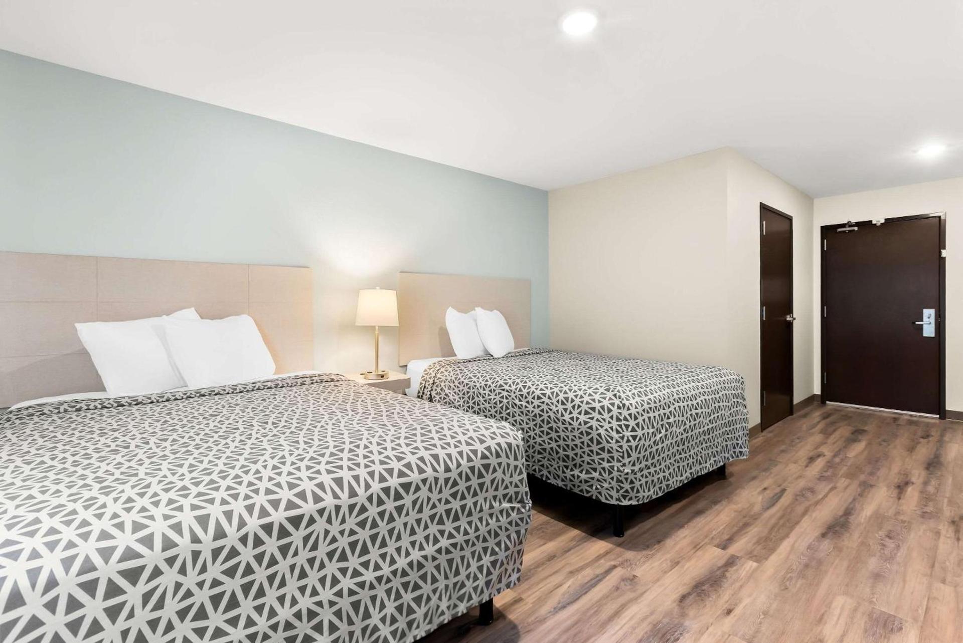 WoodSpring Suites Savannah West Chatham Parkway photo 18