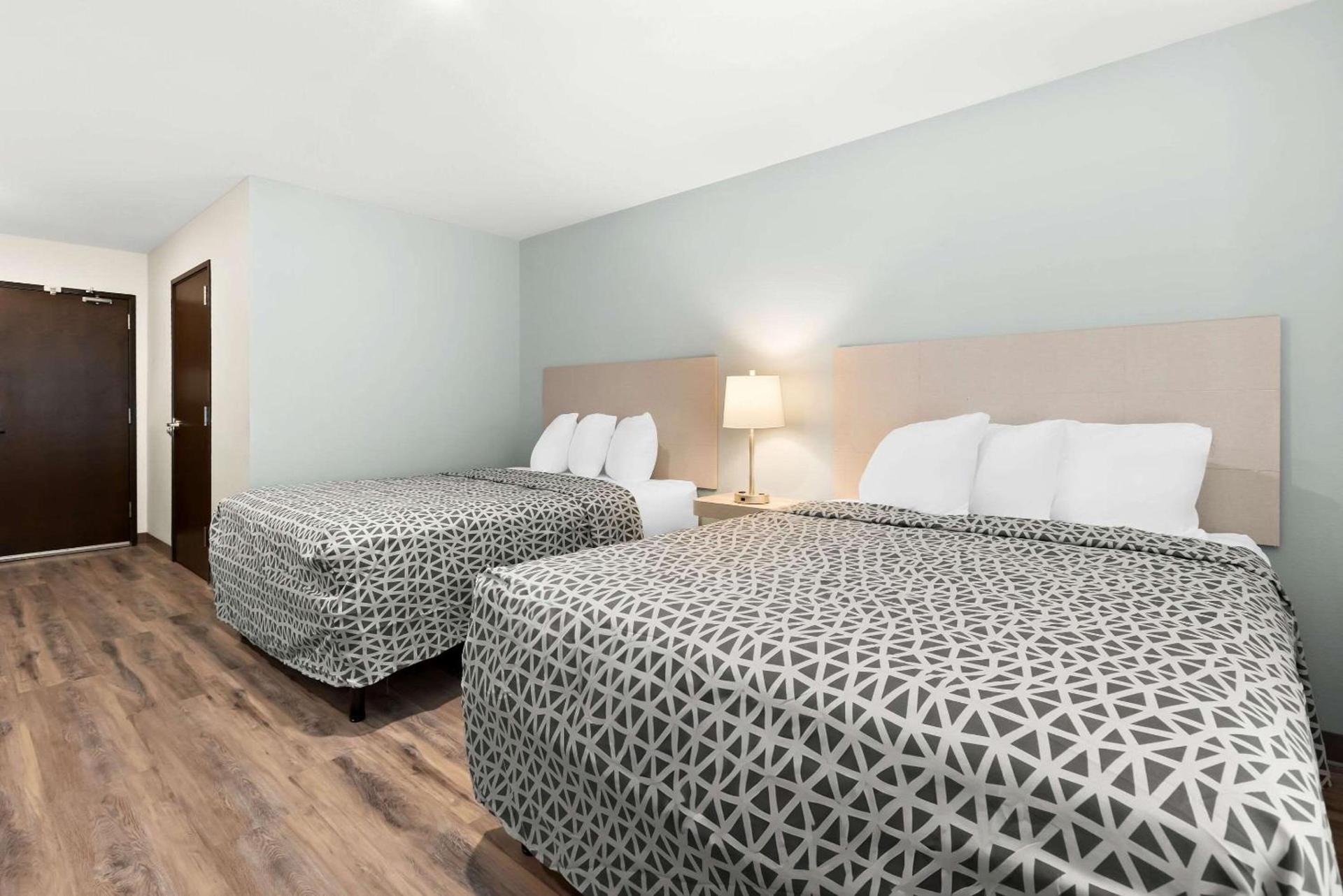 WoodSpring Suites Savannah West Chatham Parkway photo 21