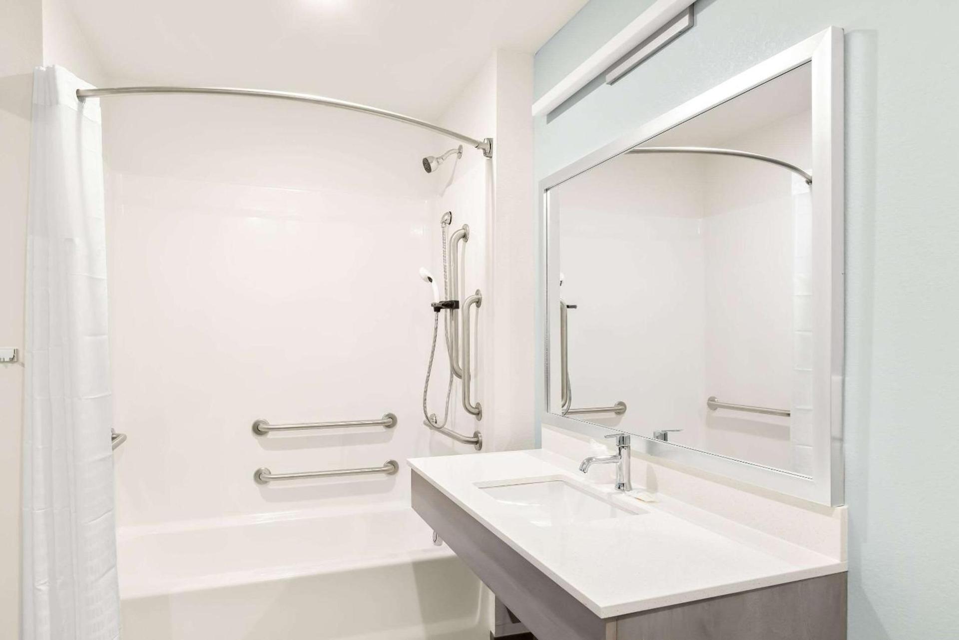 WoodSpring Suites Savannah West Chatham Parkway photo 23