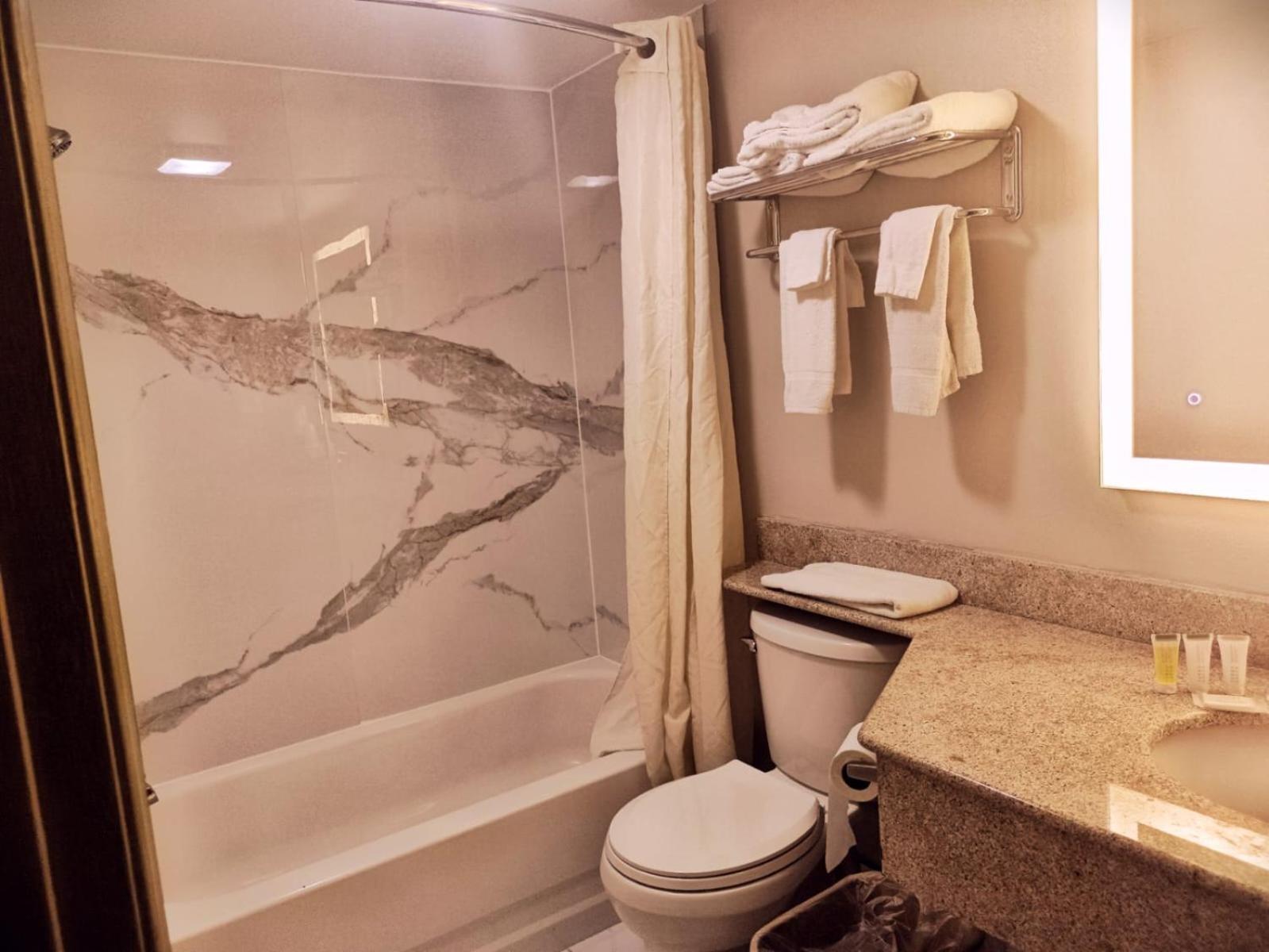 Days Inn by Wyndham Harrisonburg photo 7