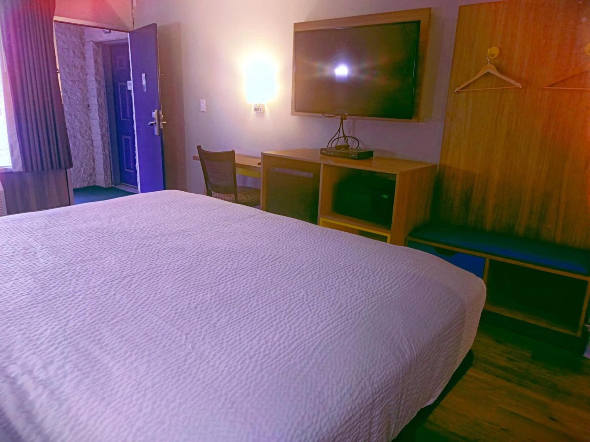 Days Inn by Wyndham Harrisonburg photo 9