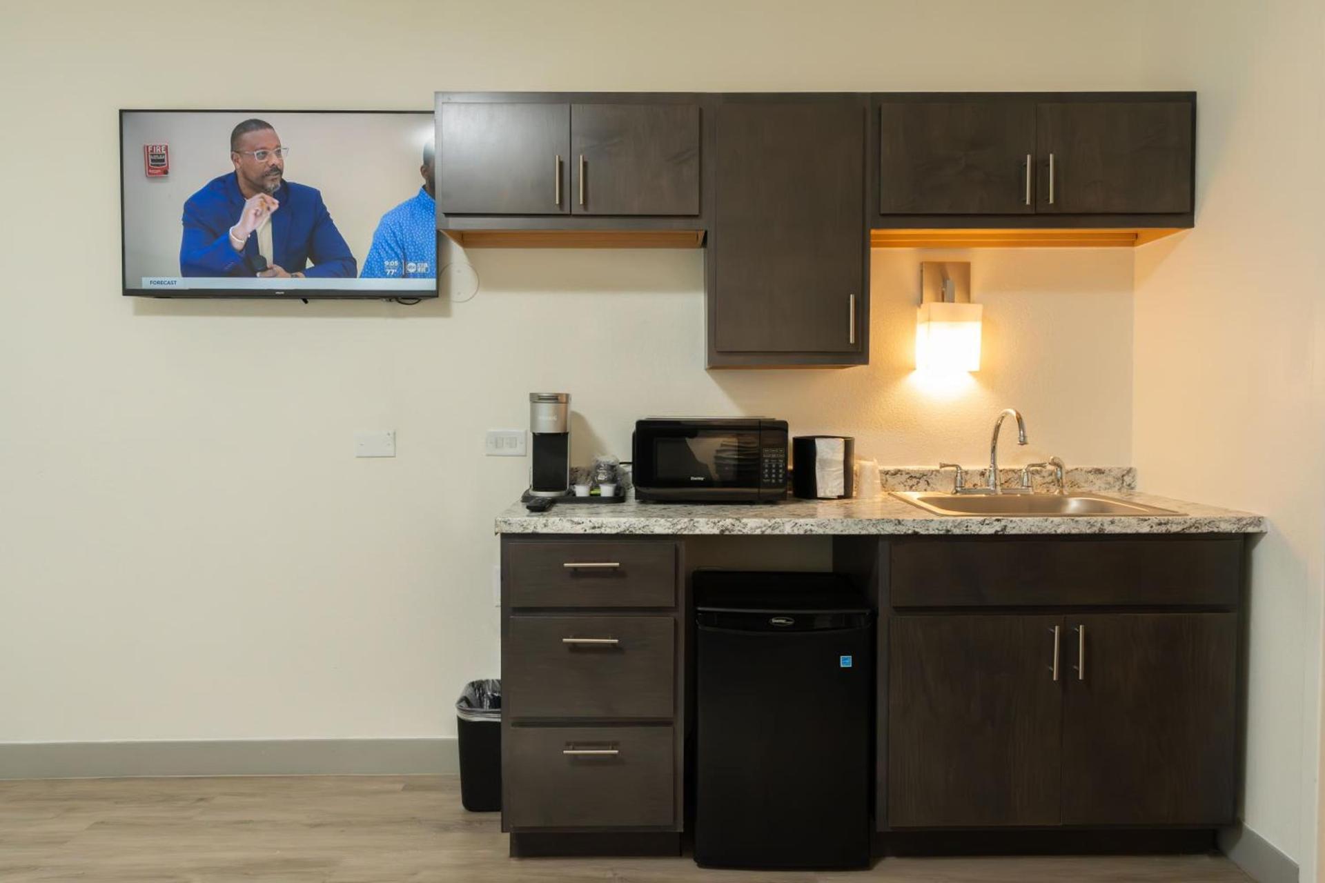 OASIS BAY SUITES, Tampa, Busch Gardens, USF photo 33