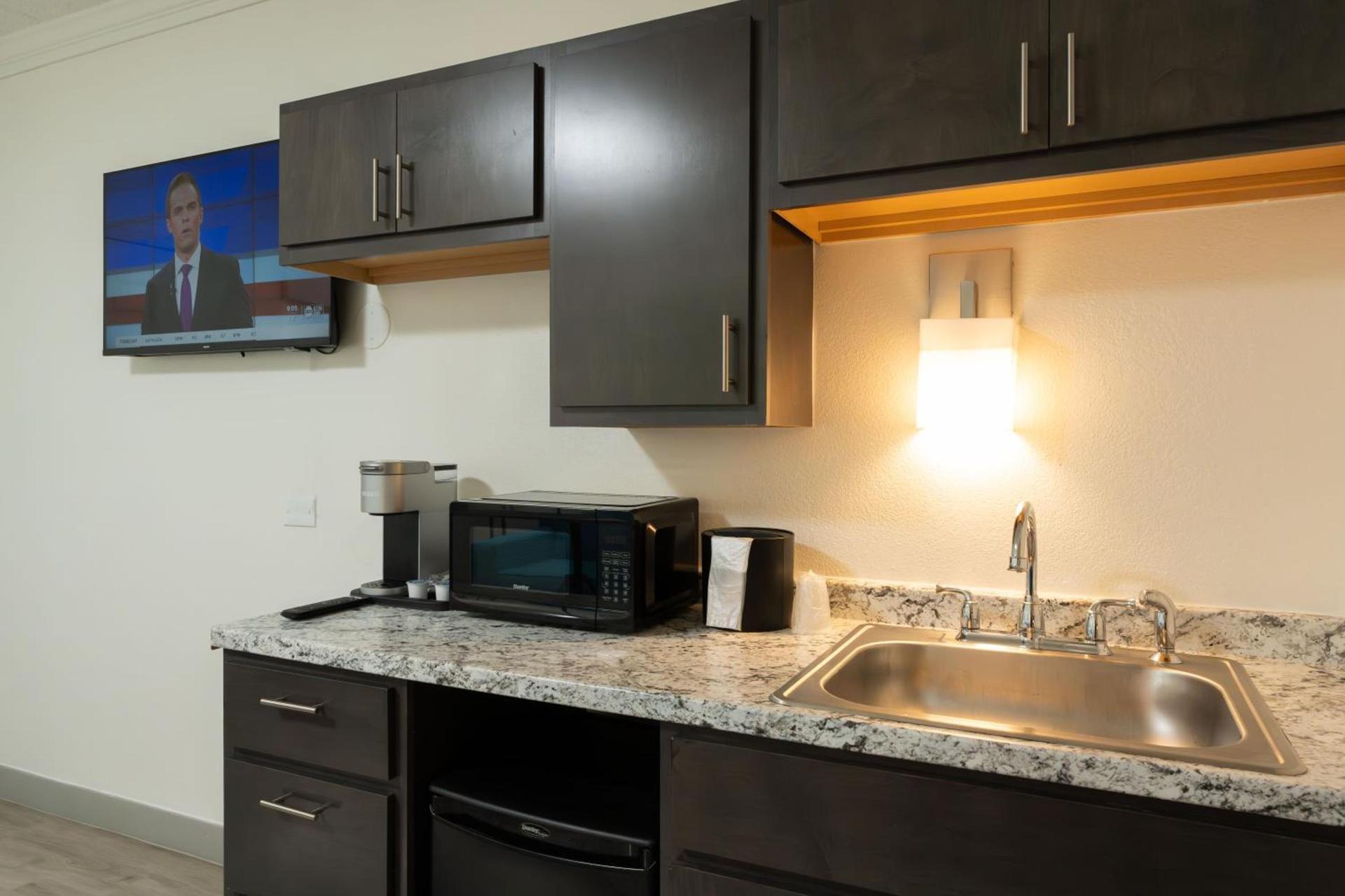 OASIS BAY SUITES, Tampa, Busch Gardens, USF photo 34