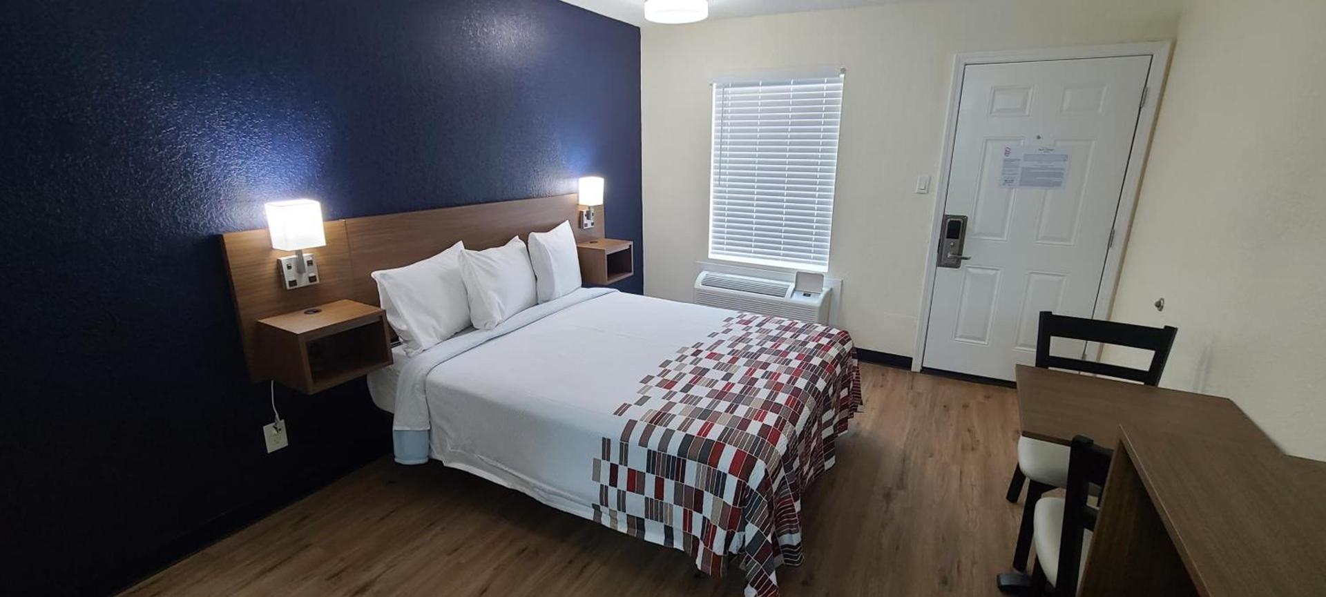 Red Roof Inn Byron photo 15