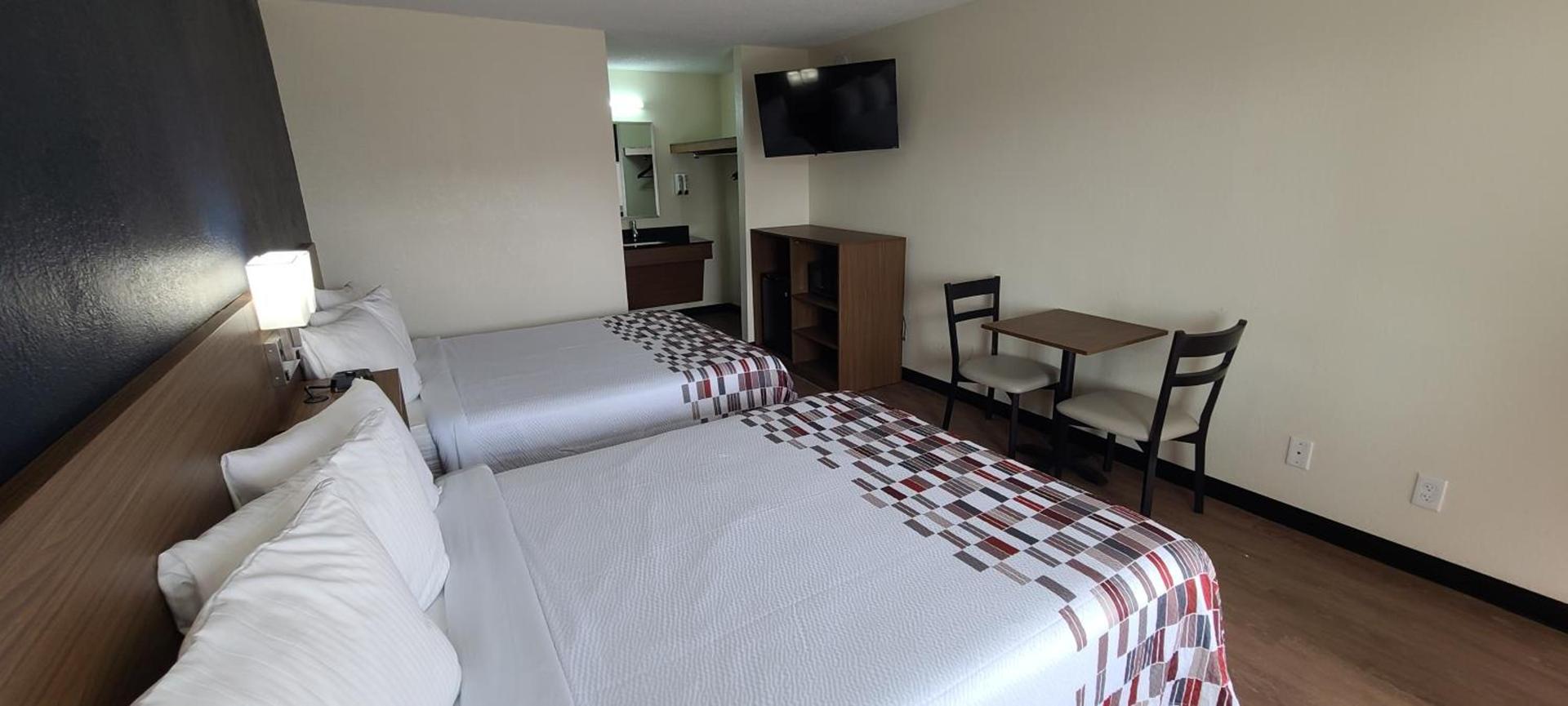 Red Roof Inn Byron photo 11
