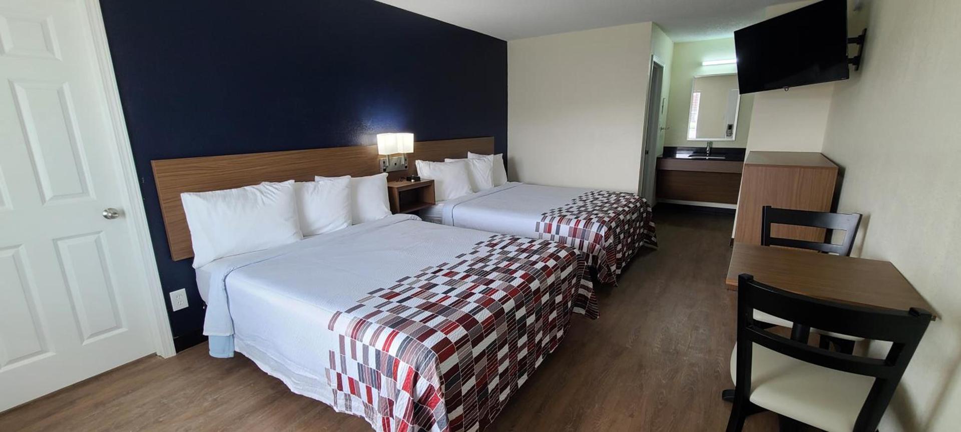 Red Roof Inn Byron photo 13