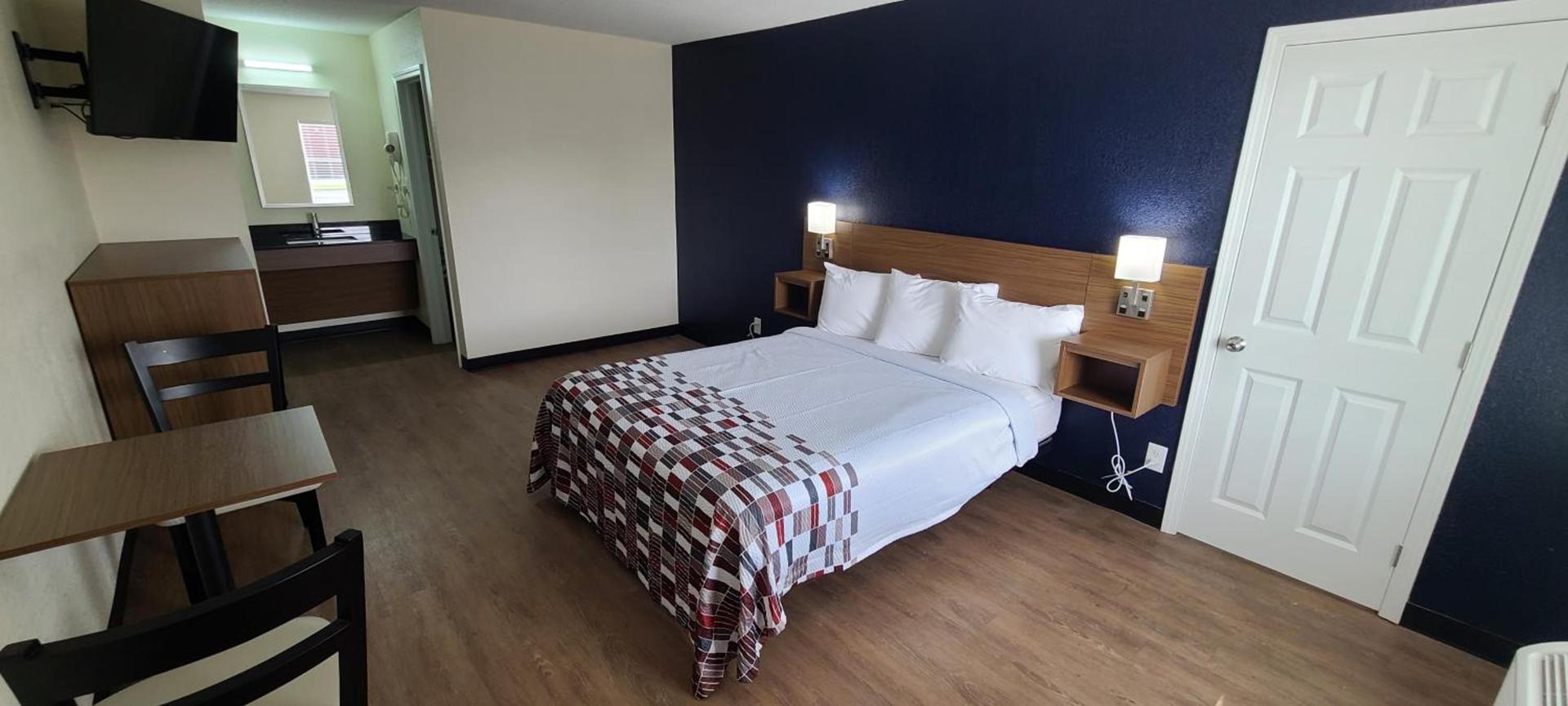 Red Roof Inn Byron photo 18