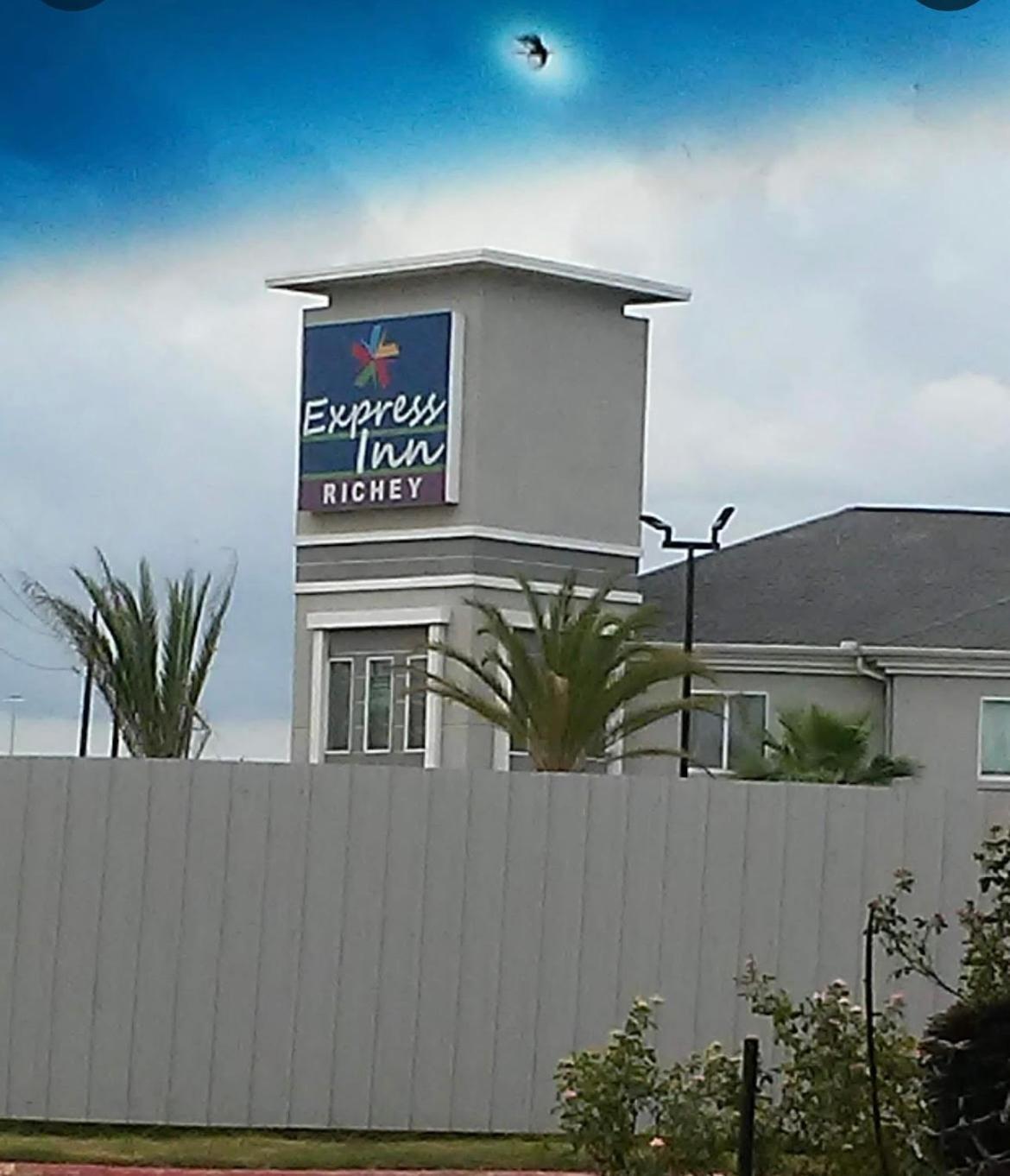 Express Inn - Richey photo 5