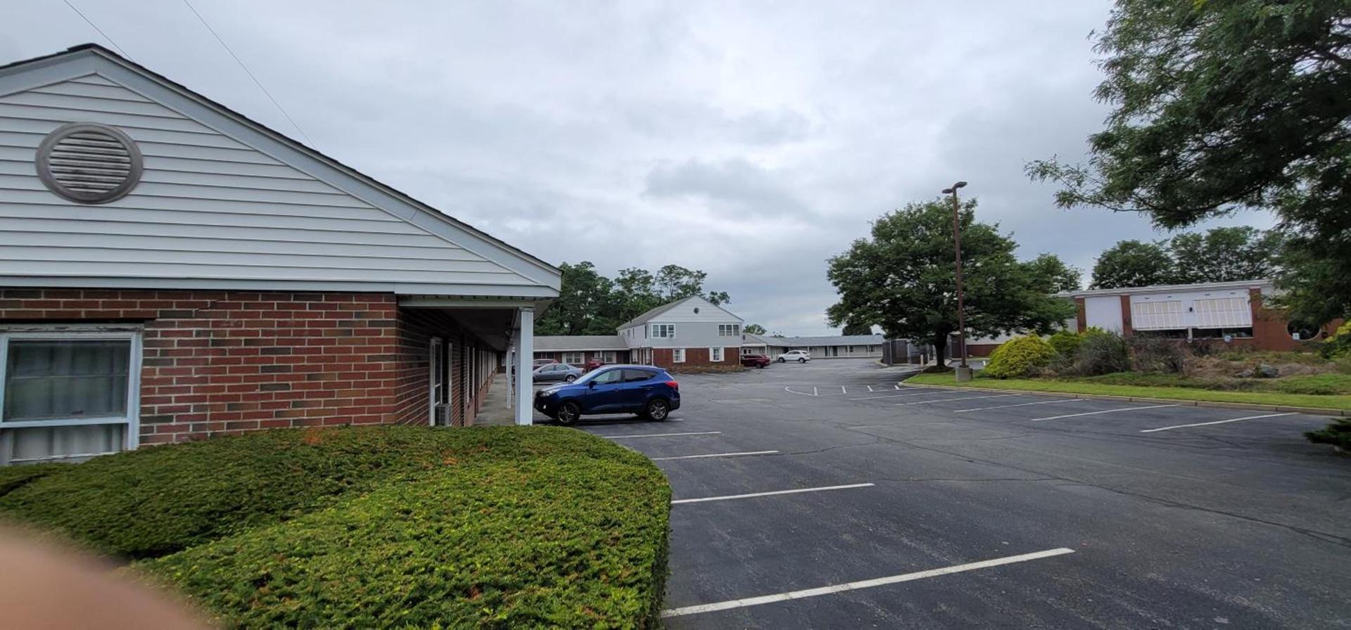 Town & Country Inn photo 3