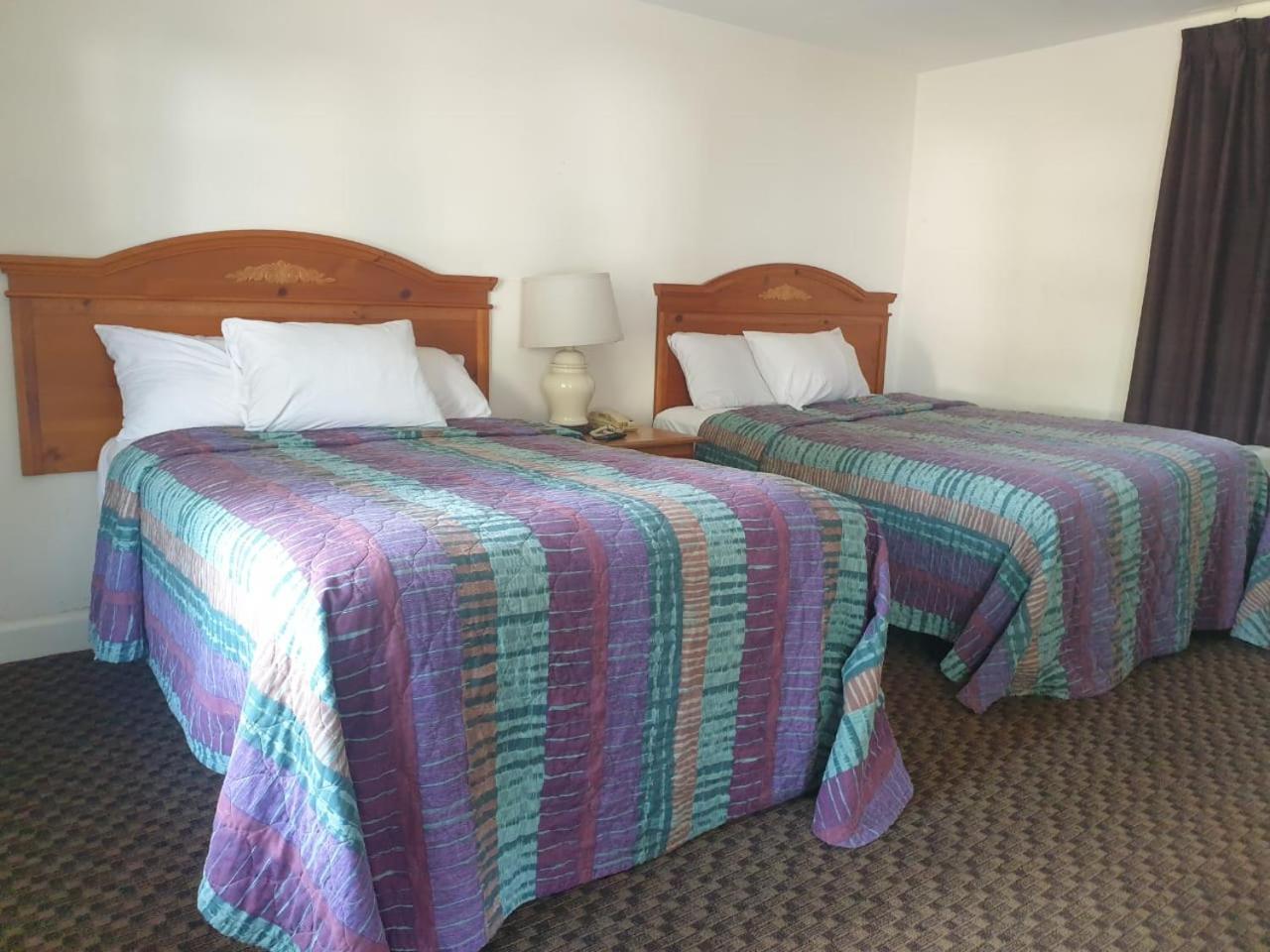 Town & Country Inn photo 4