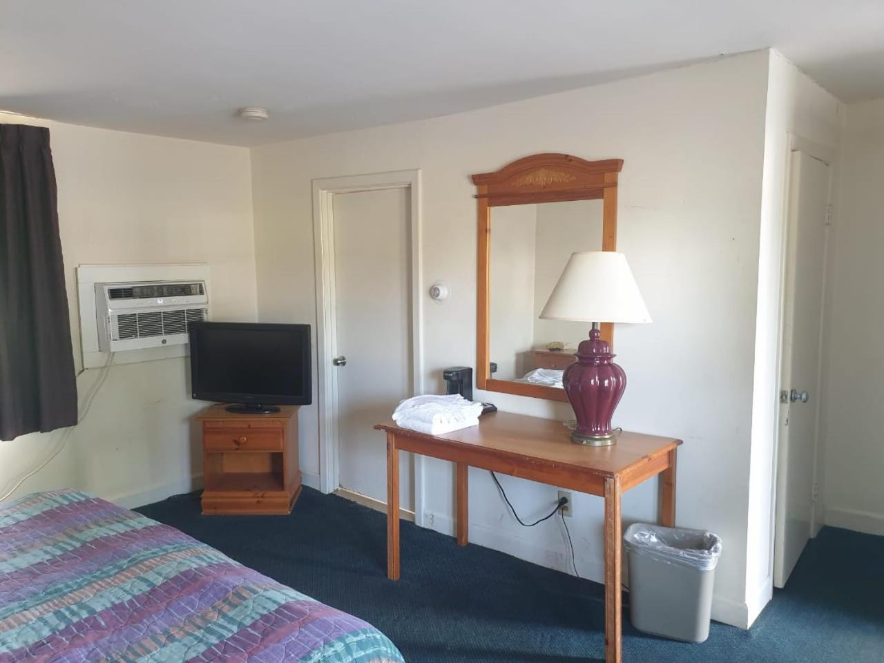 Town & Country Inn photo 8