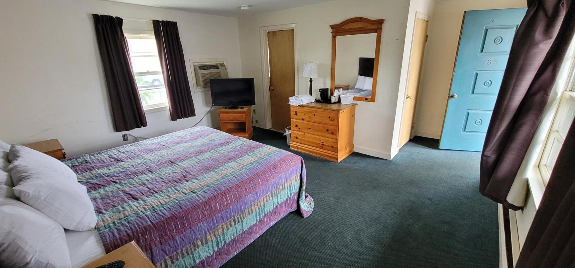 Town & Country Inn photo 11